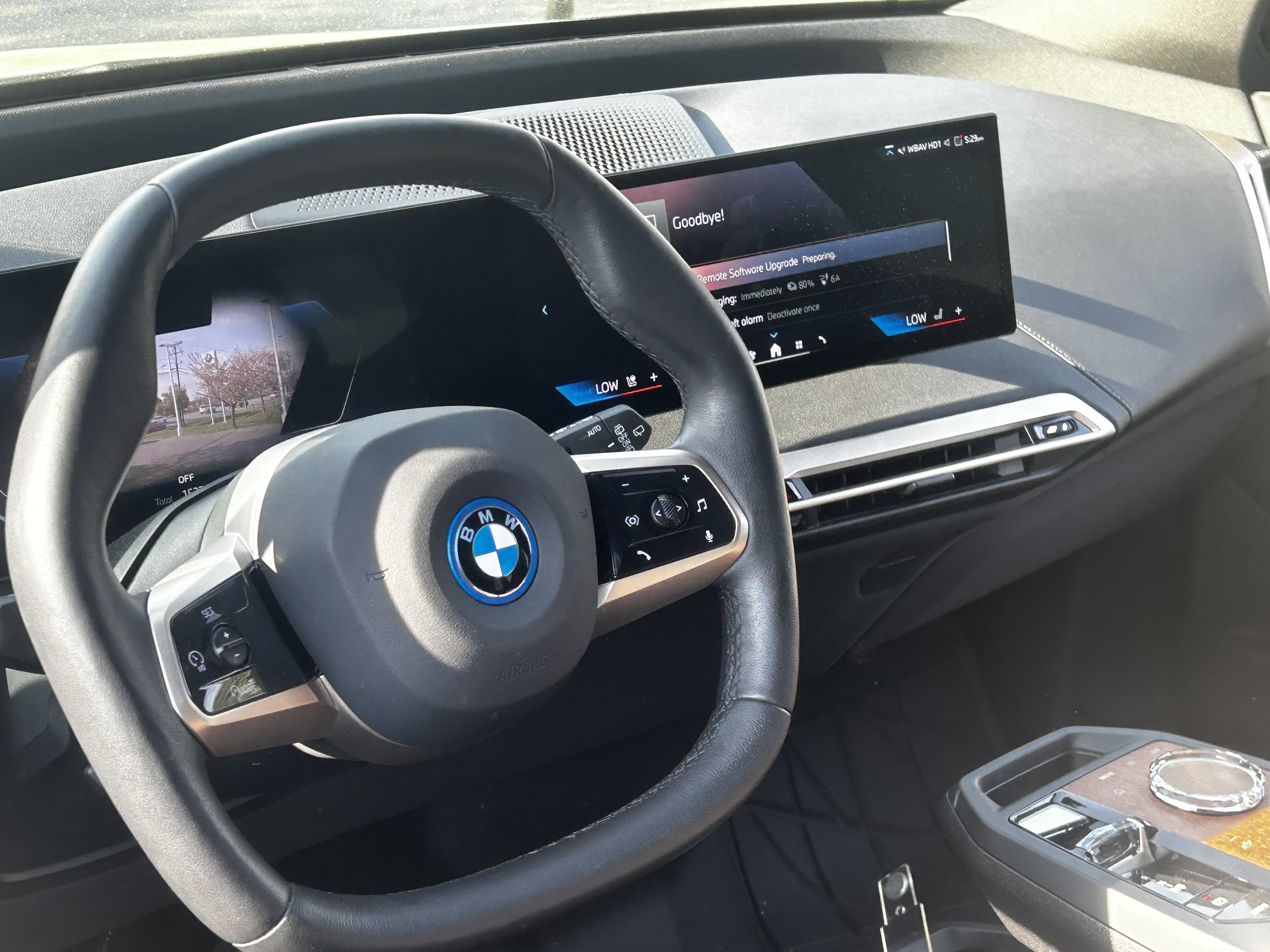 Vehicle photo 9