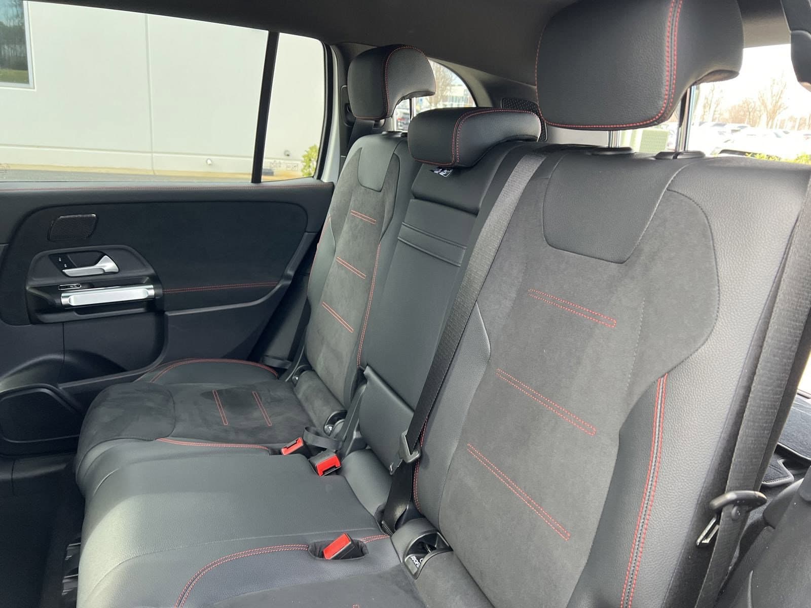 Vehicle photo 30