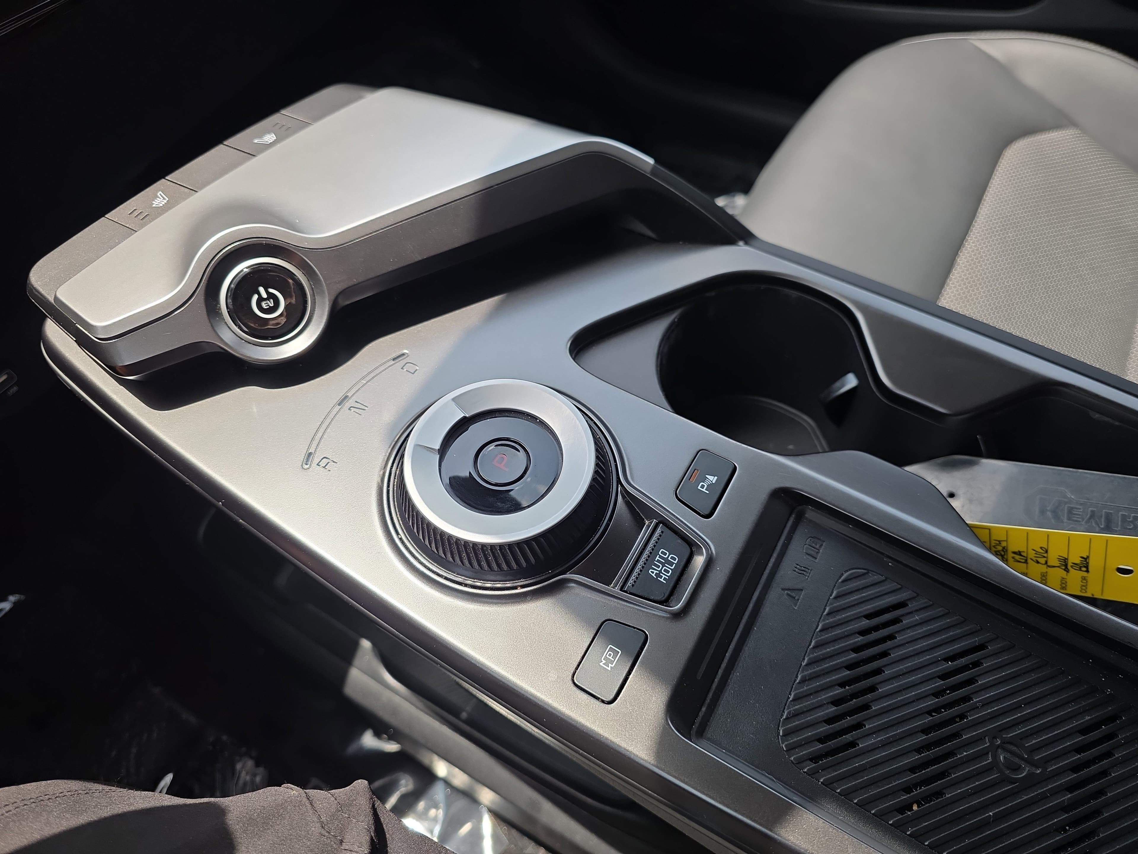 Vehicle photo 24