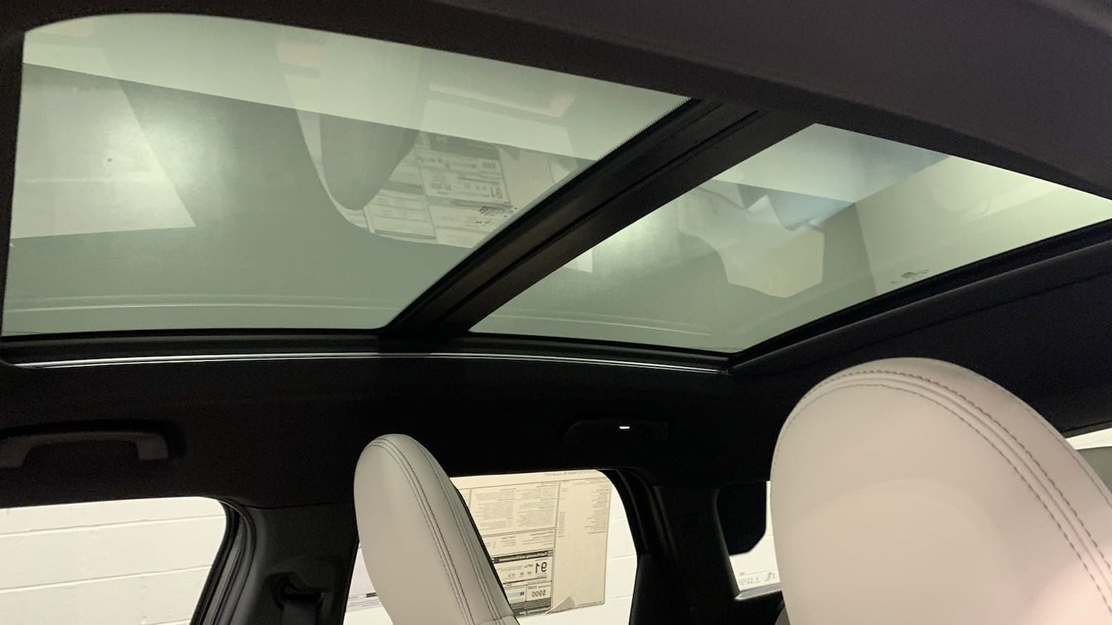 Vehicle photo 12
