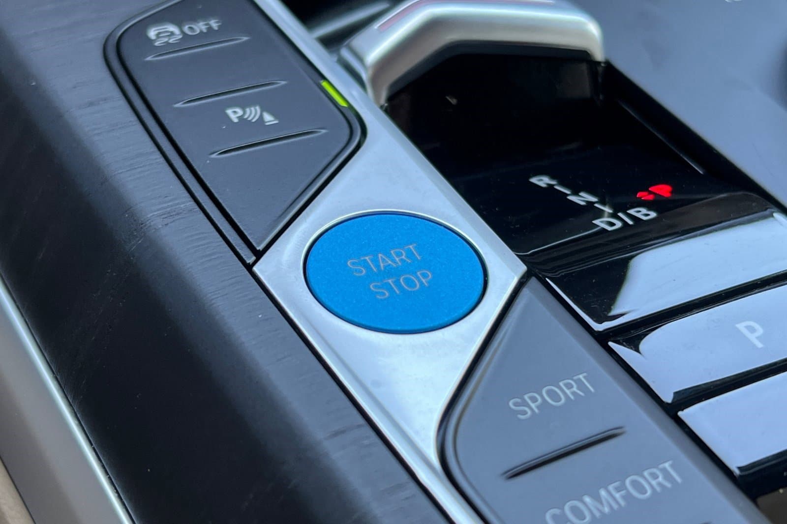 Vehicle photo 26