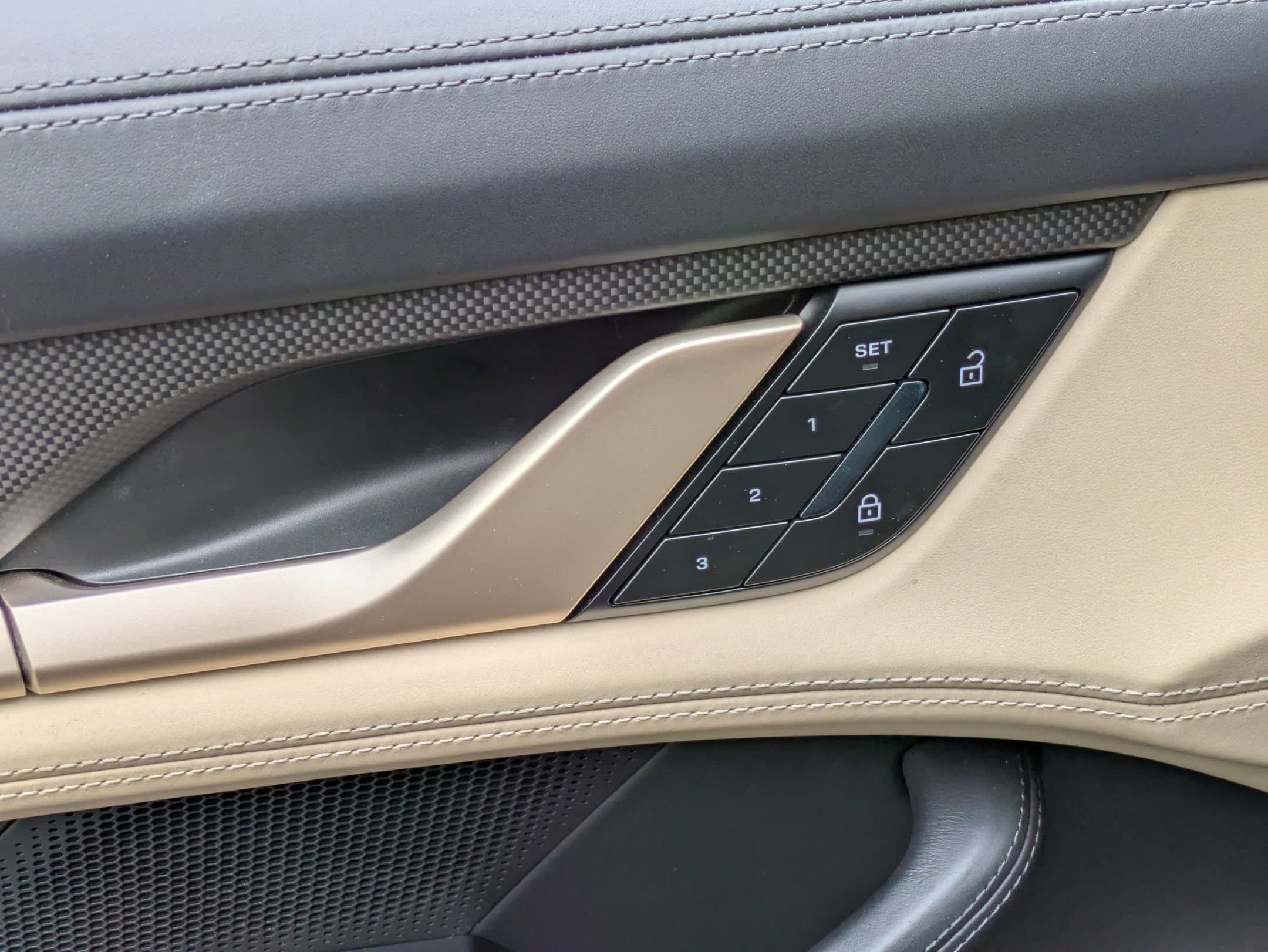Vehicle photo 21