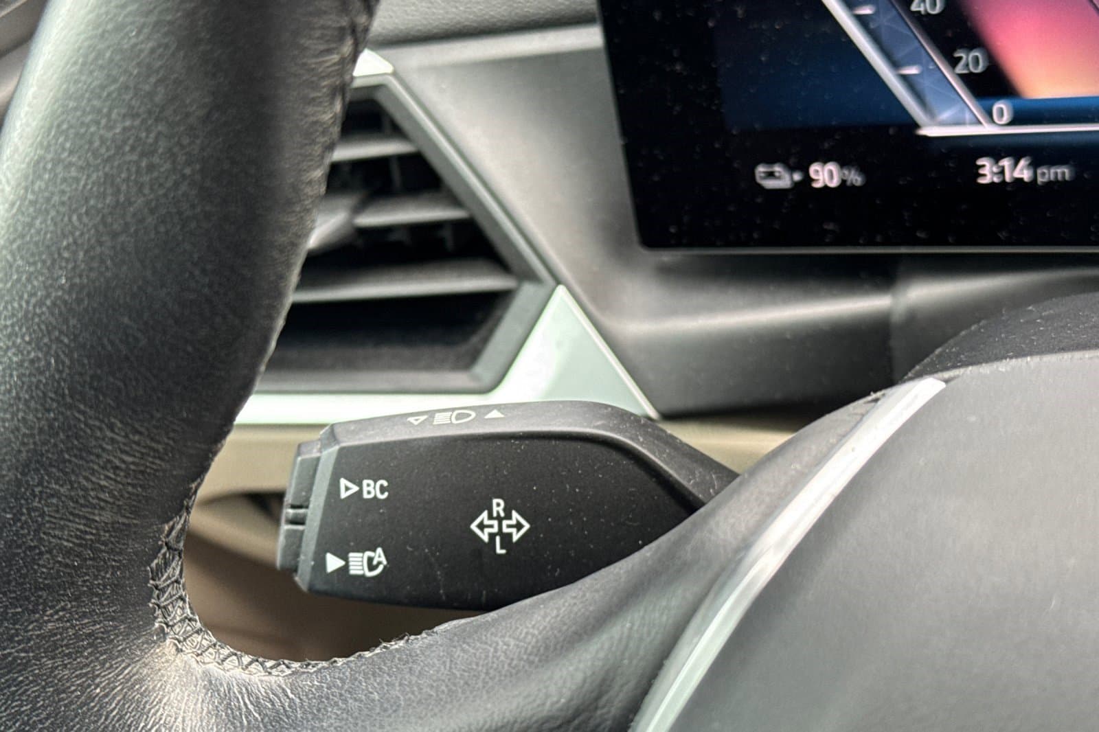 Vehicle photo 29