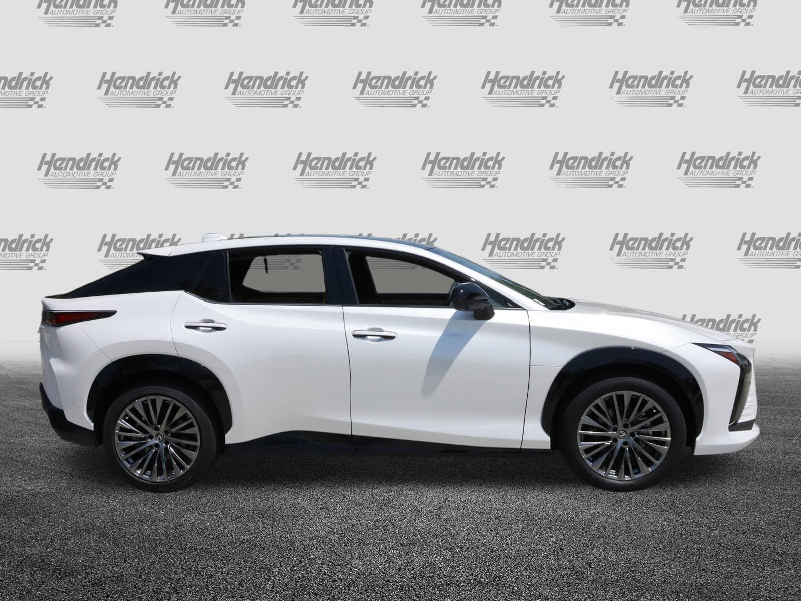 Vehicle photo 8