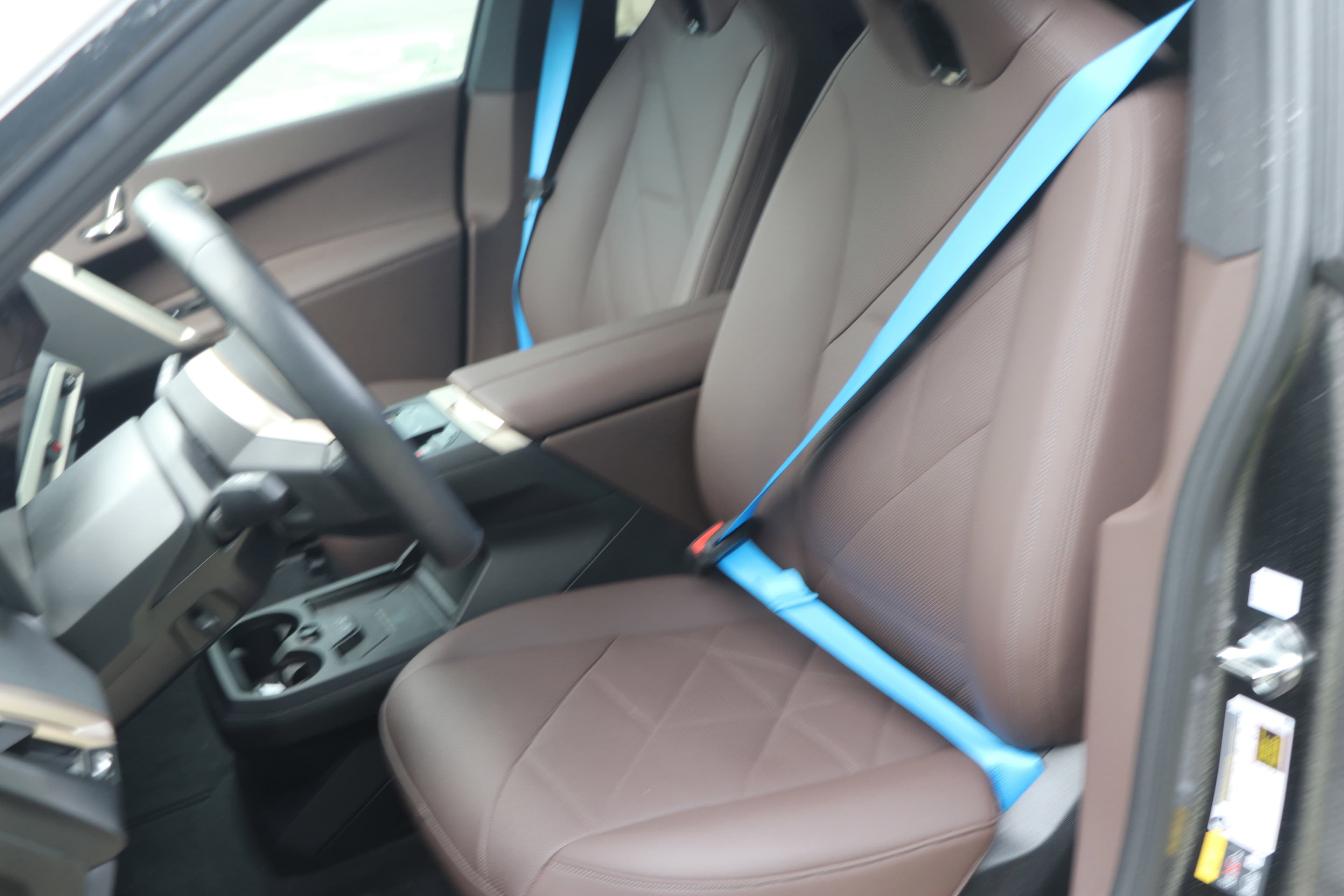 Vehicle photo 14