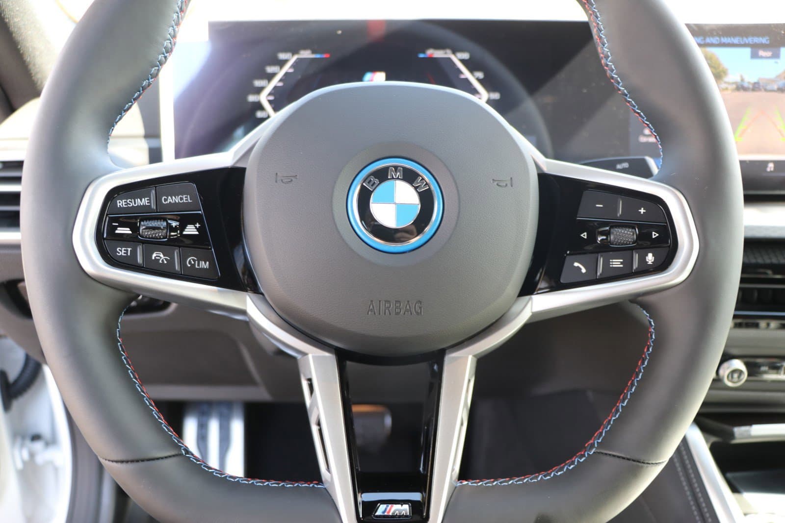 Vehicle photo 15