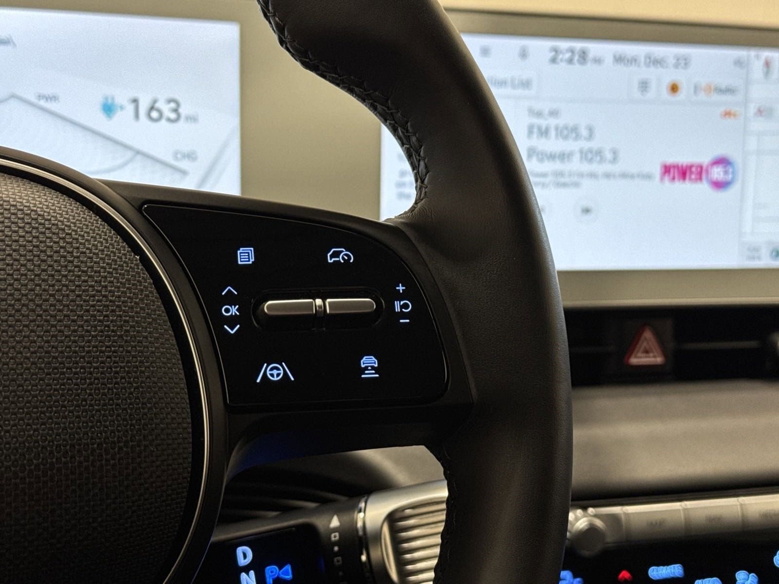 Vehicle photo 29