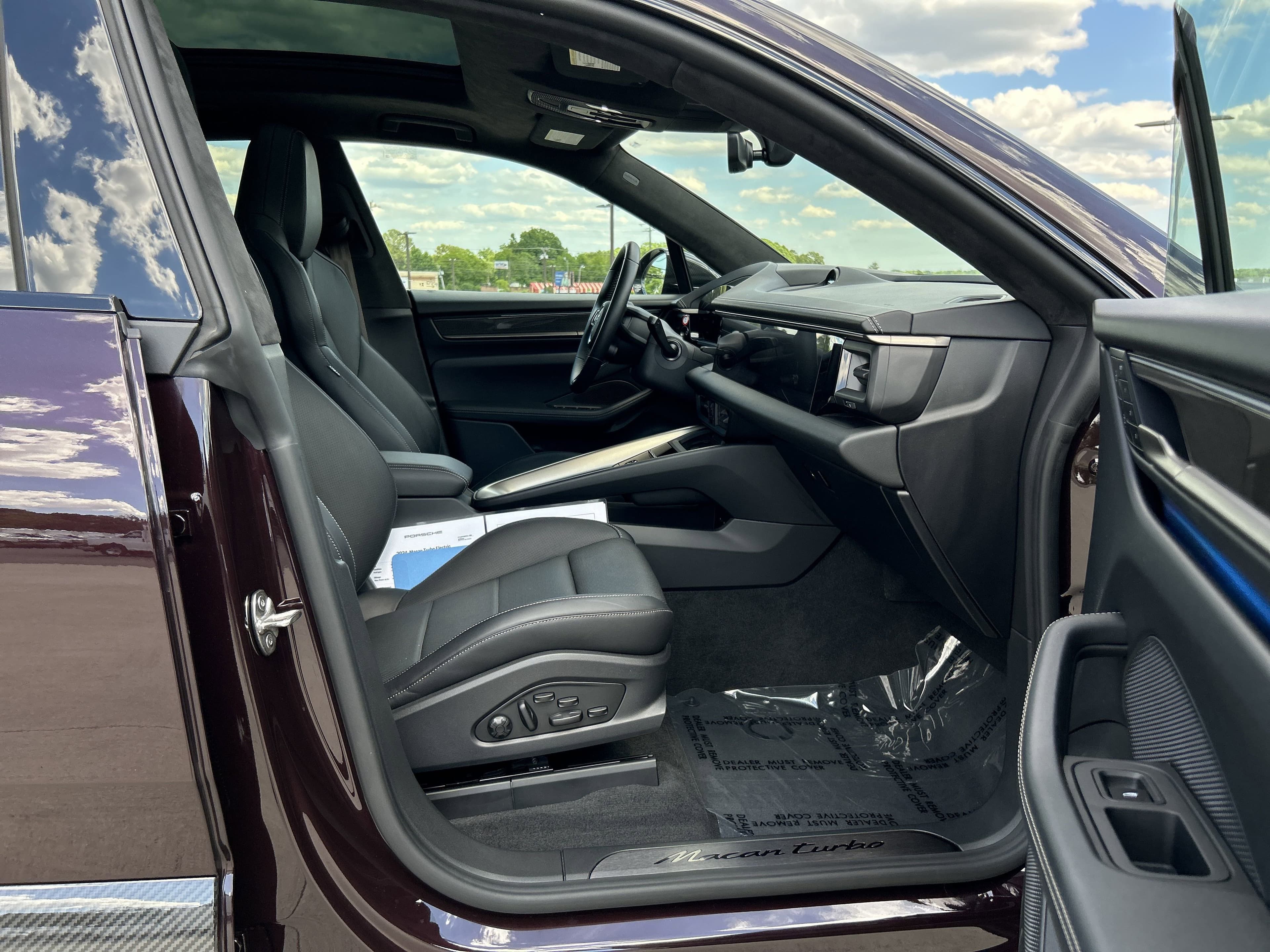 Vehicle photo 32
