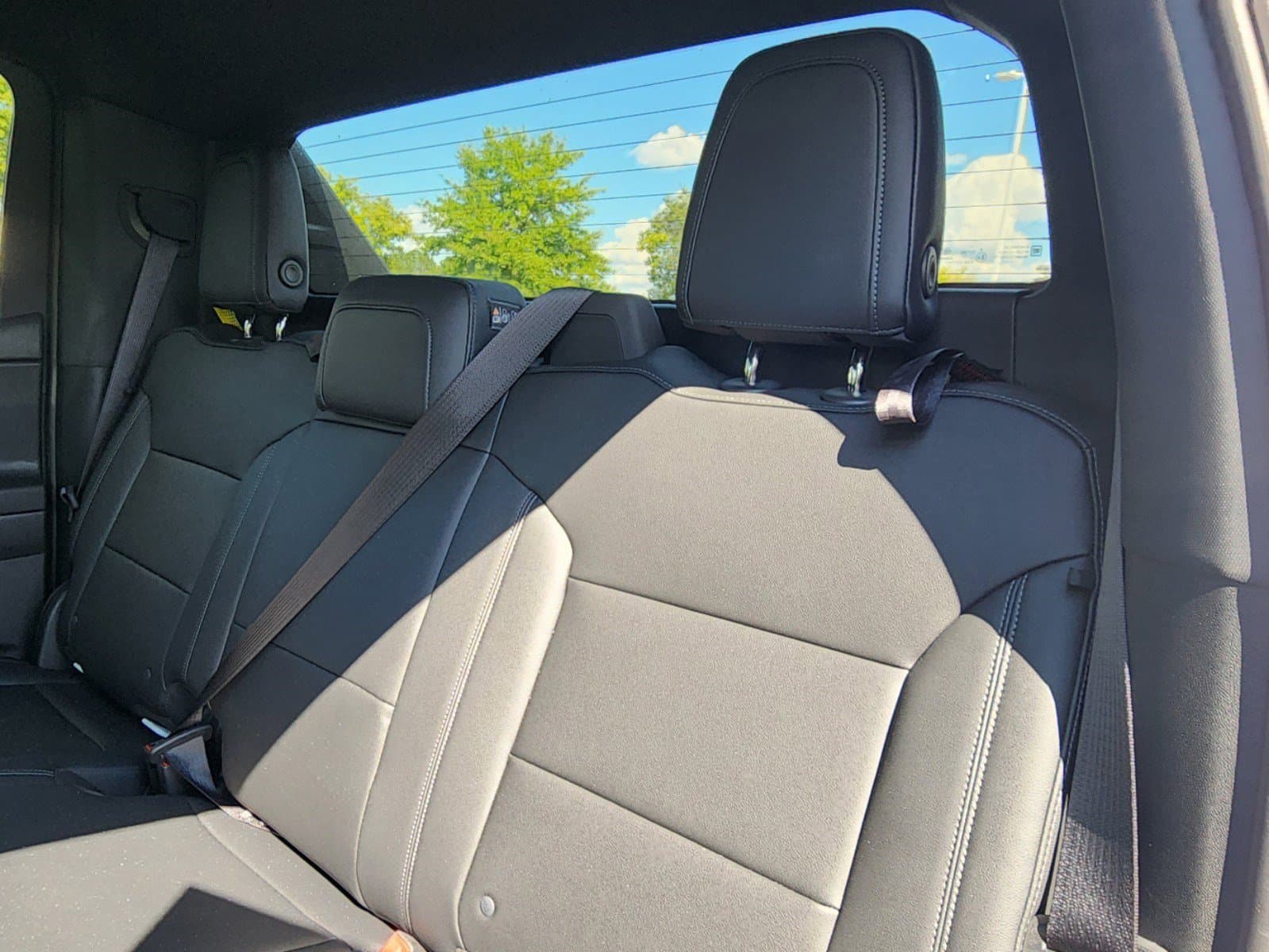 Vehicle photo 13