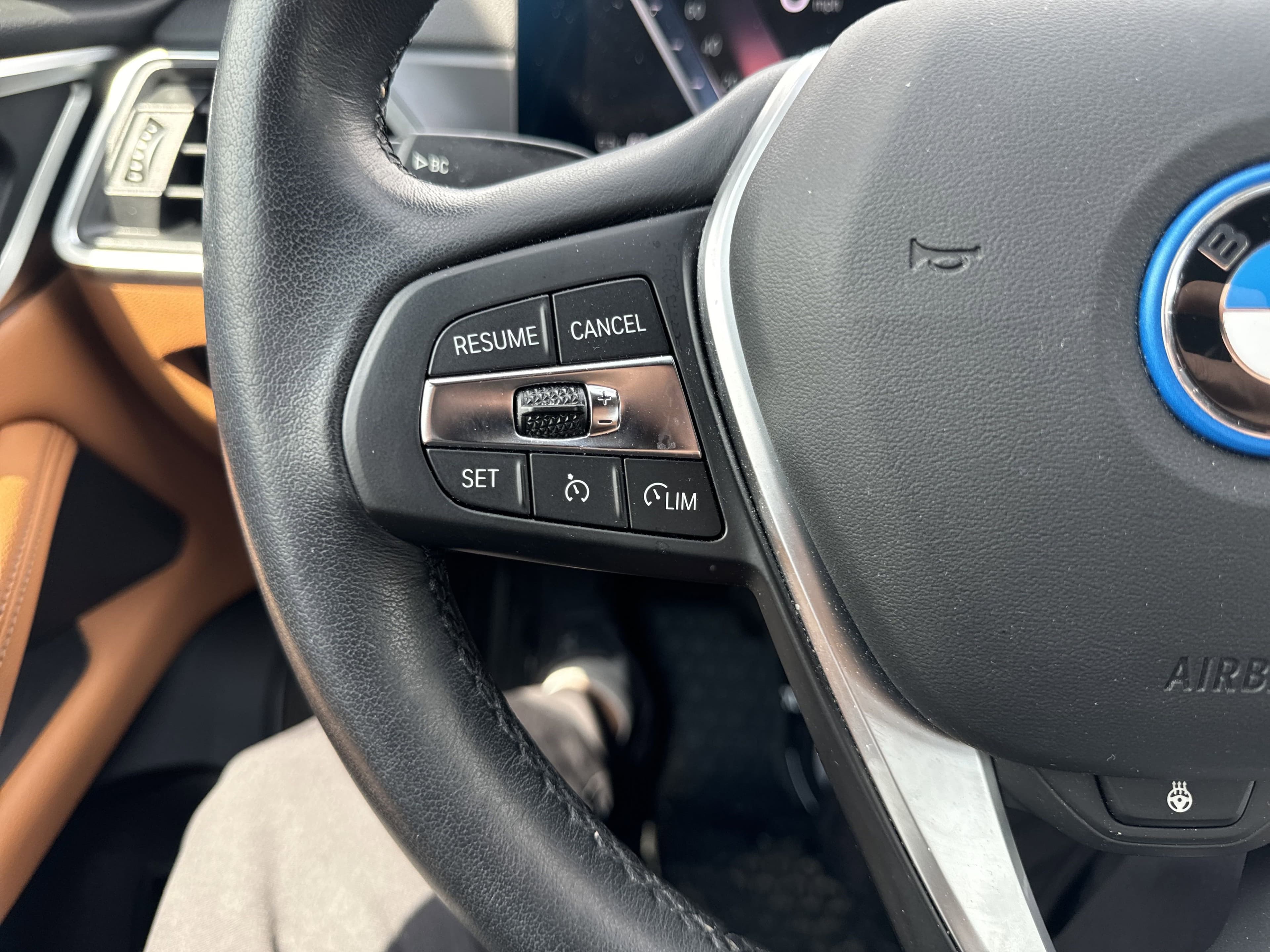 Vehicle photo 17