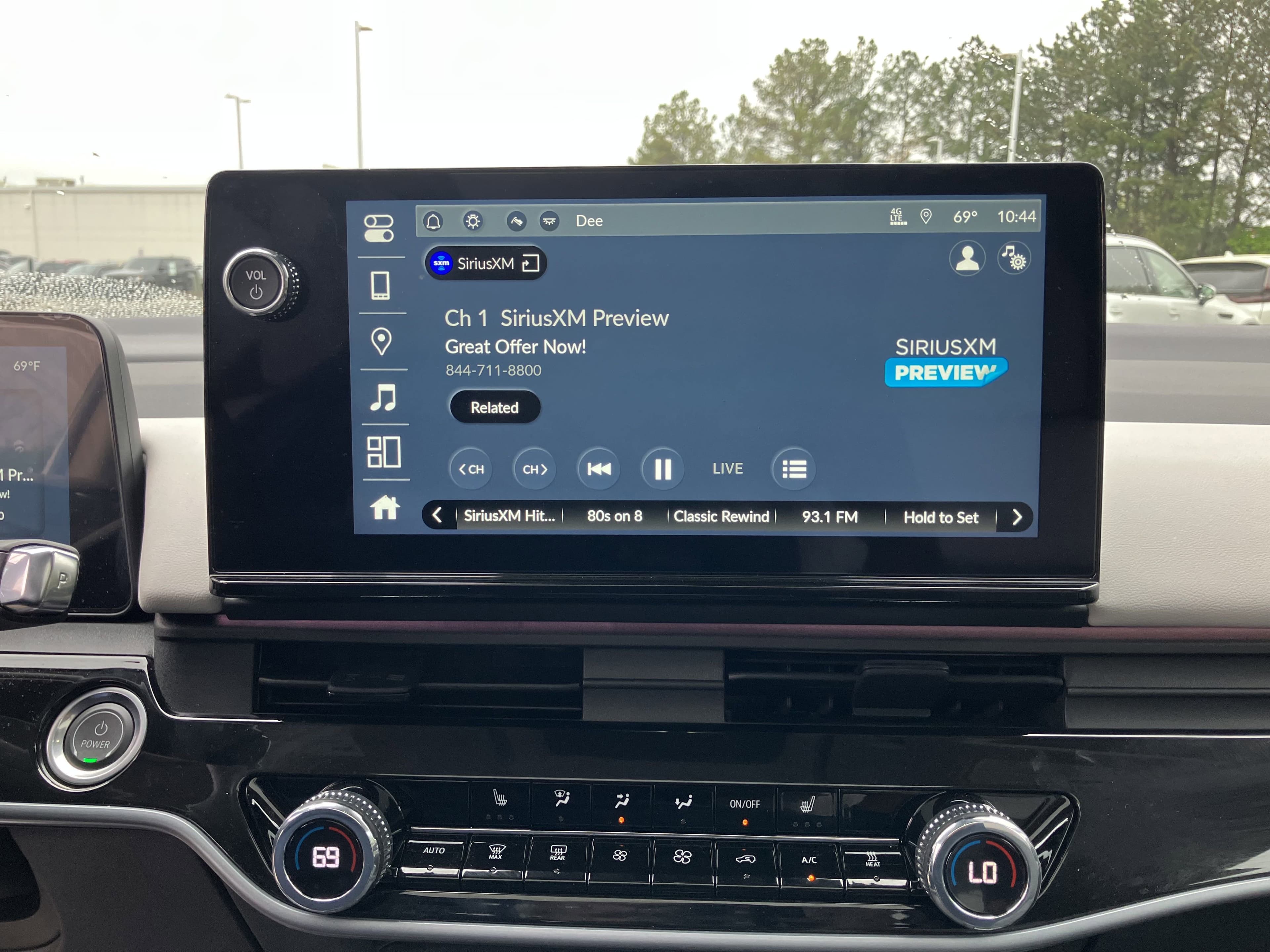 Vehicle photo 24