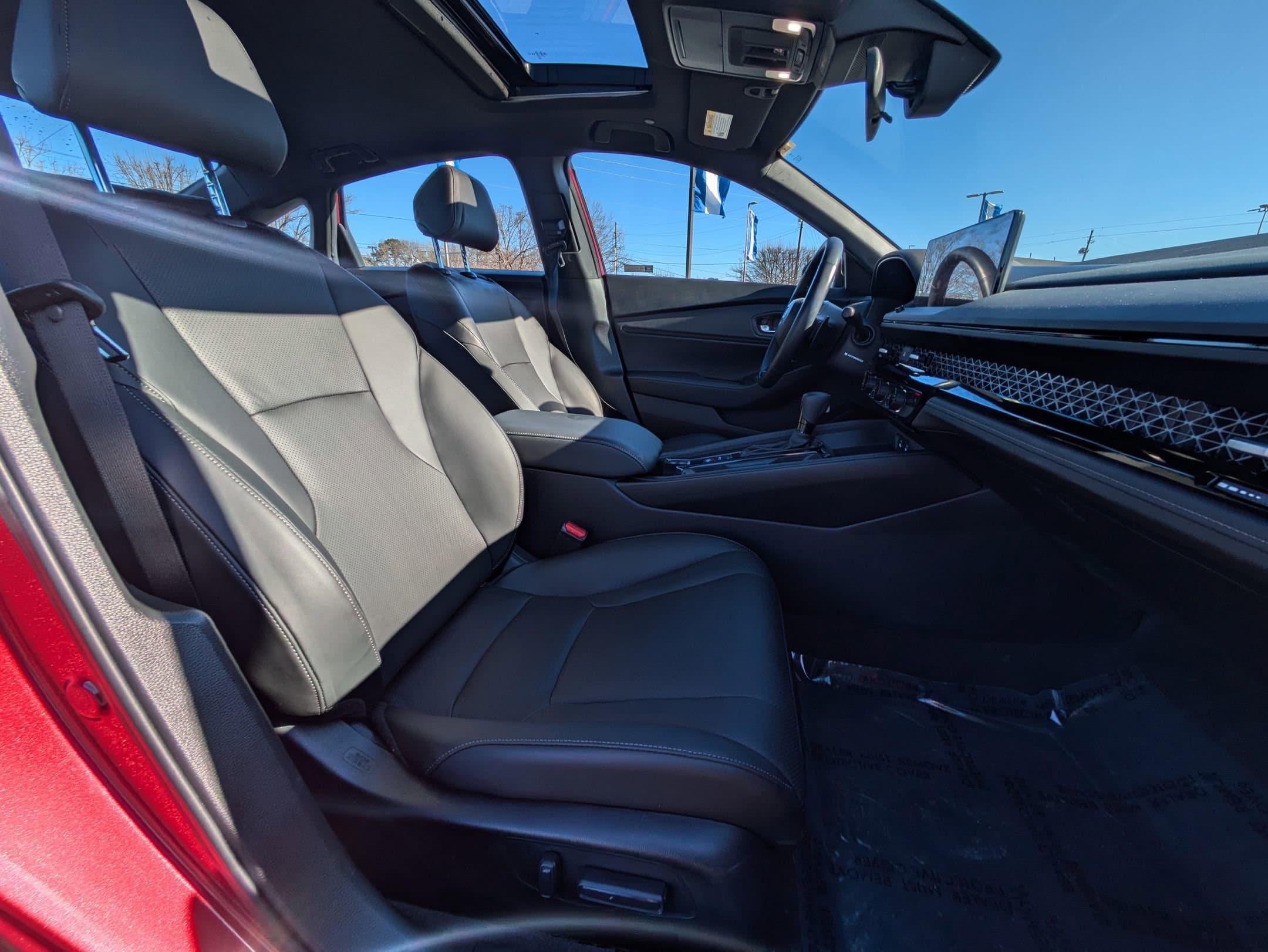 Vehicle photo 30