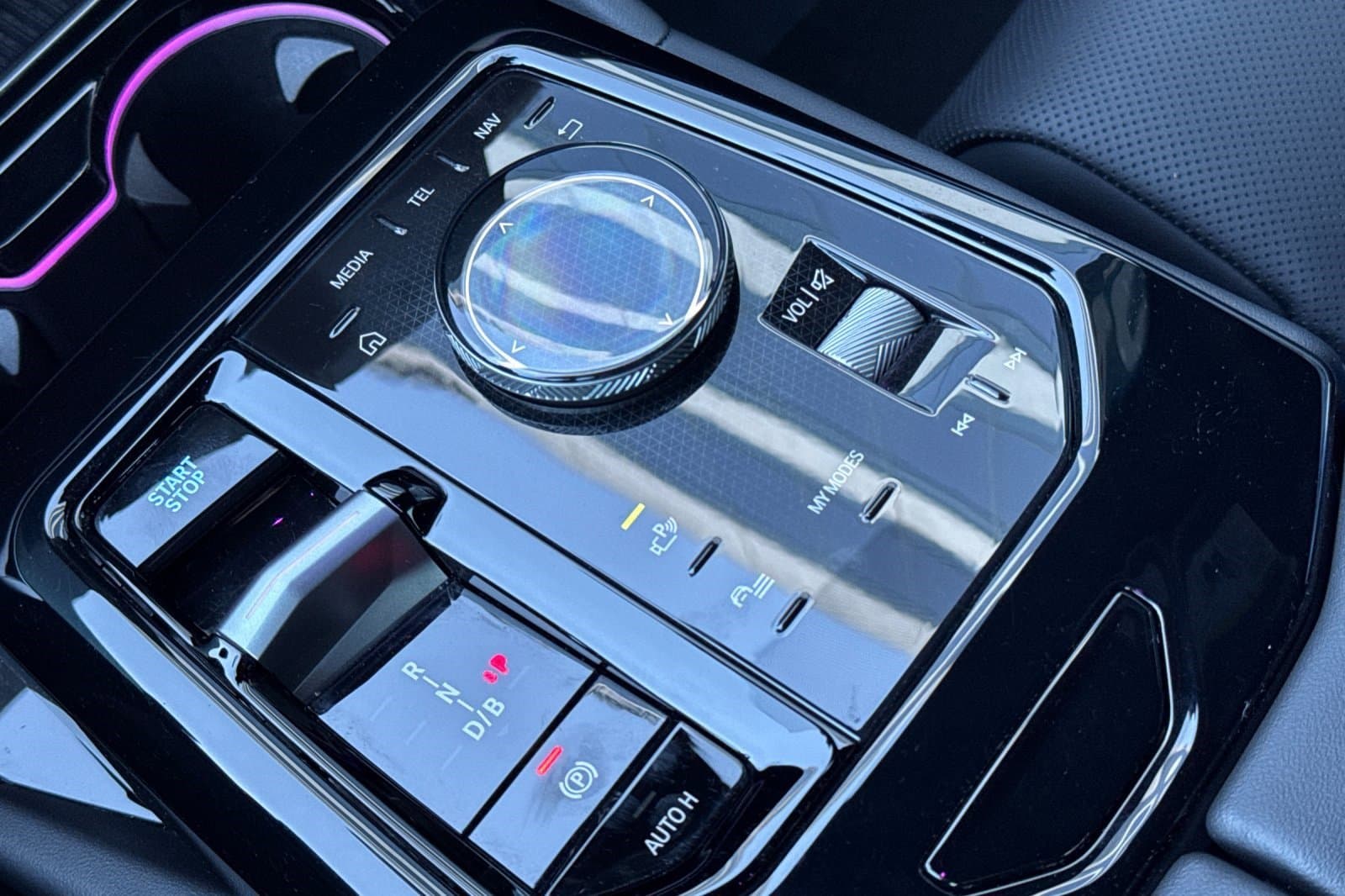 Vehicle photo 26