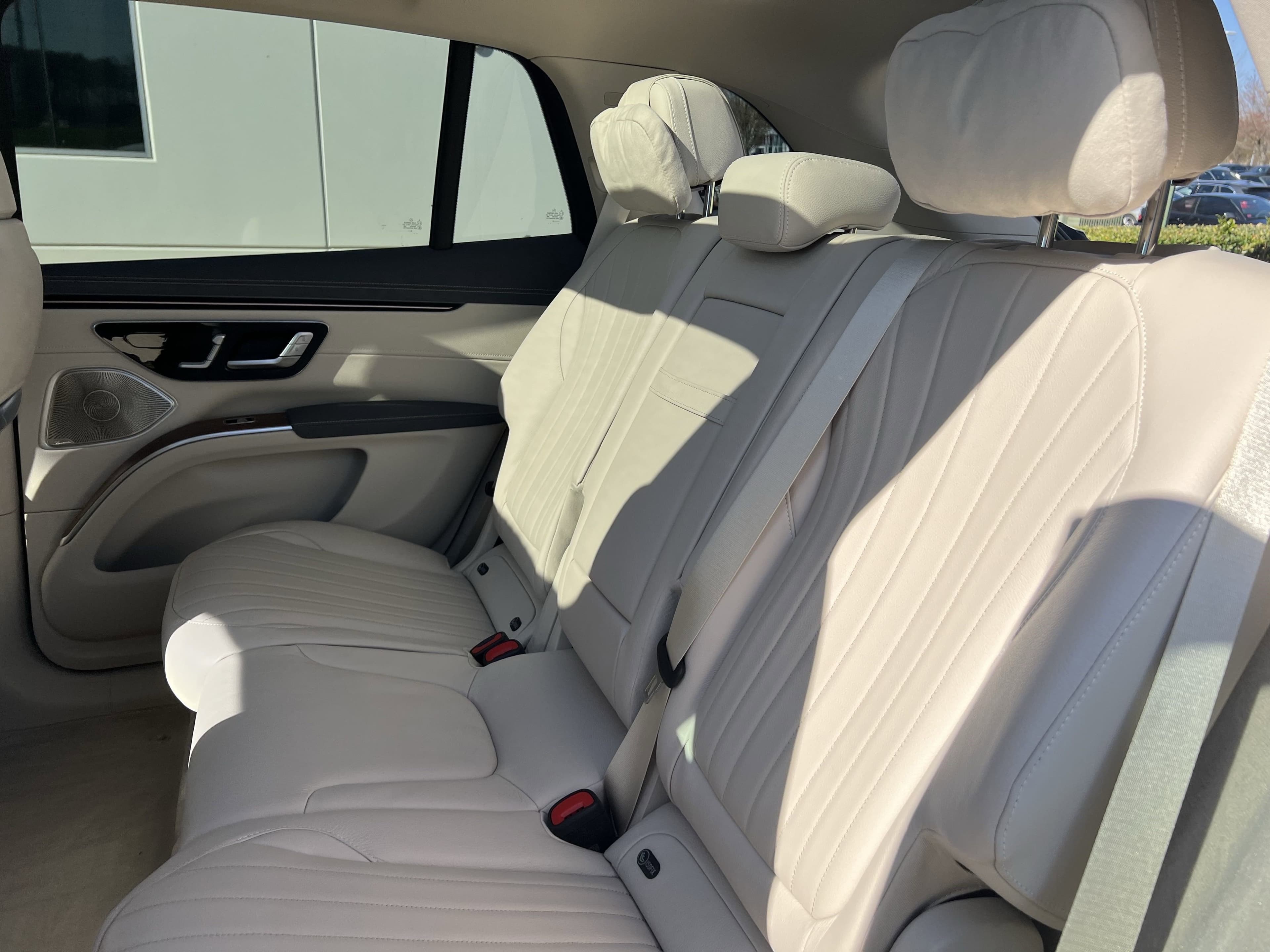 Vehicle photo 30