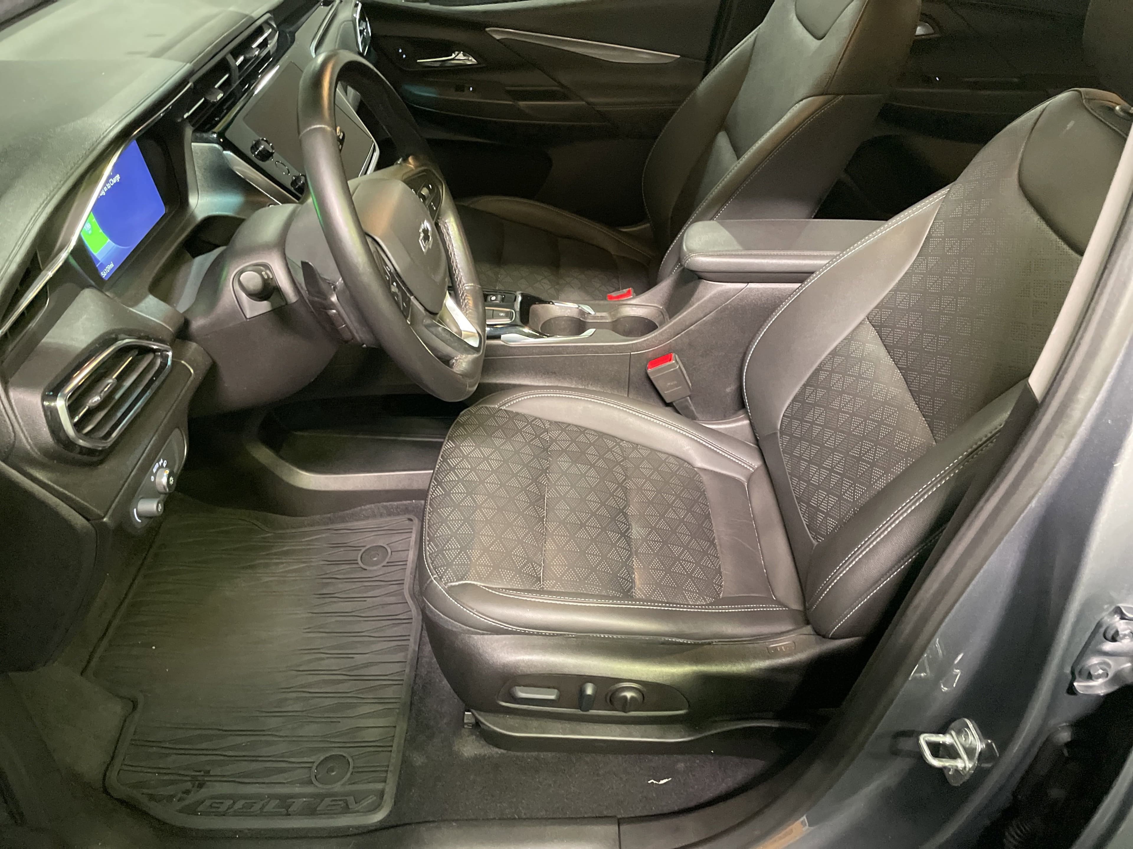 Vehicle photo 14