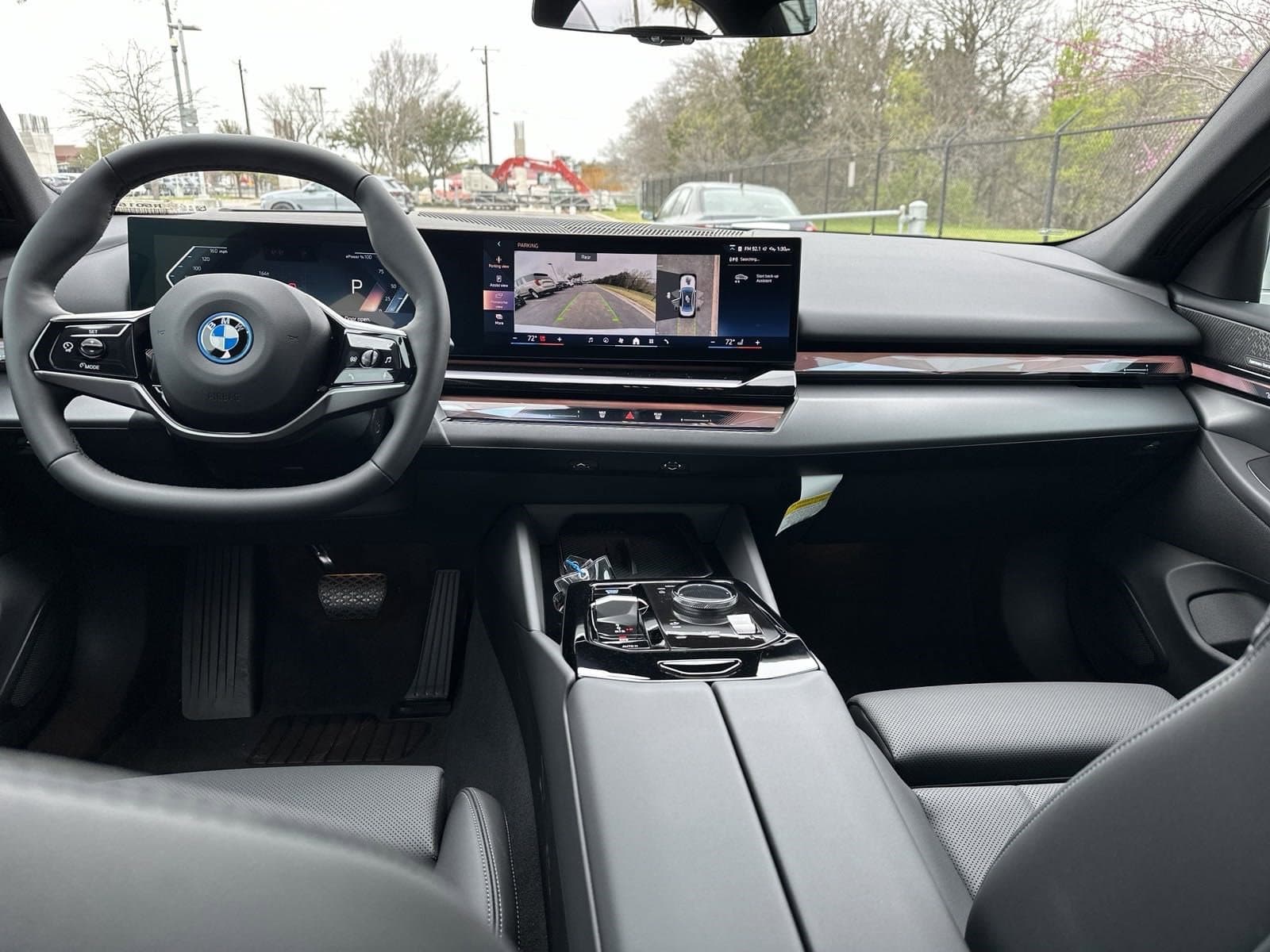 Vehicle photo 16