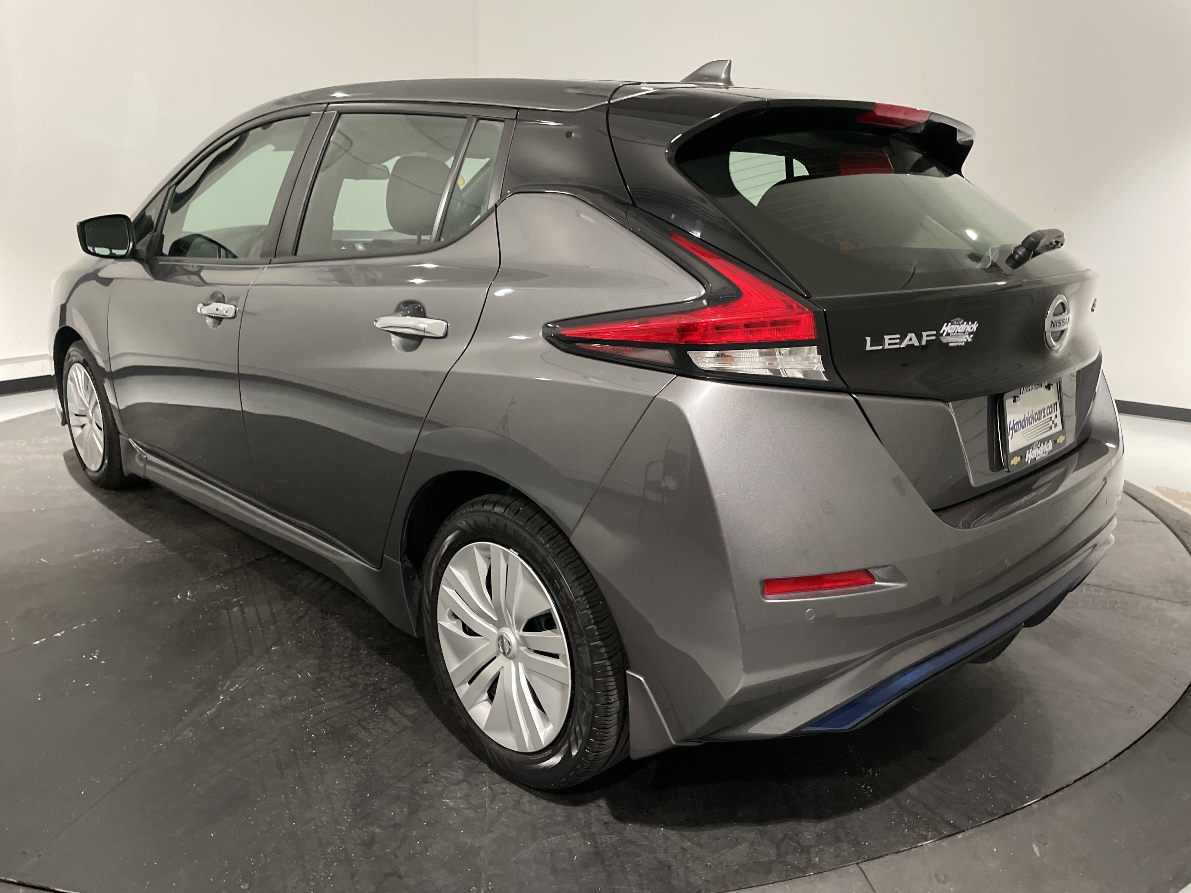 Vehicle photo 6