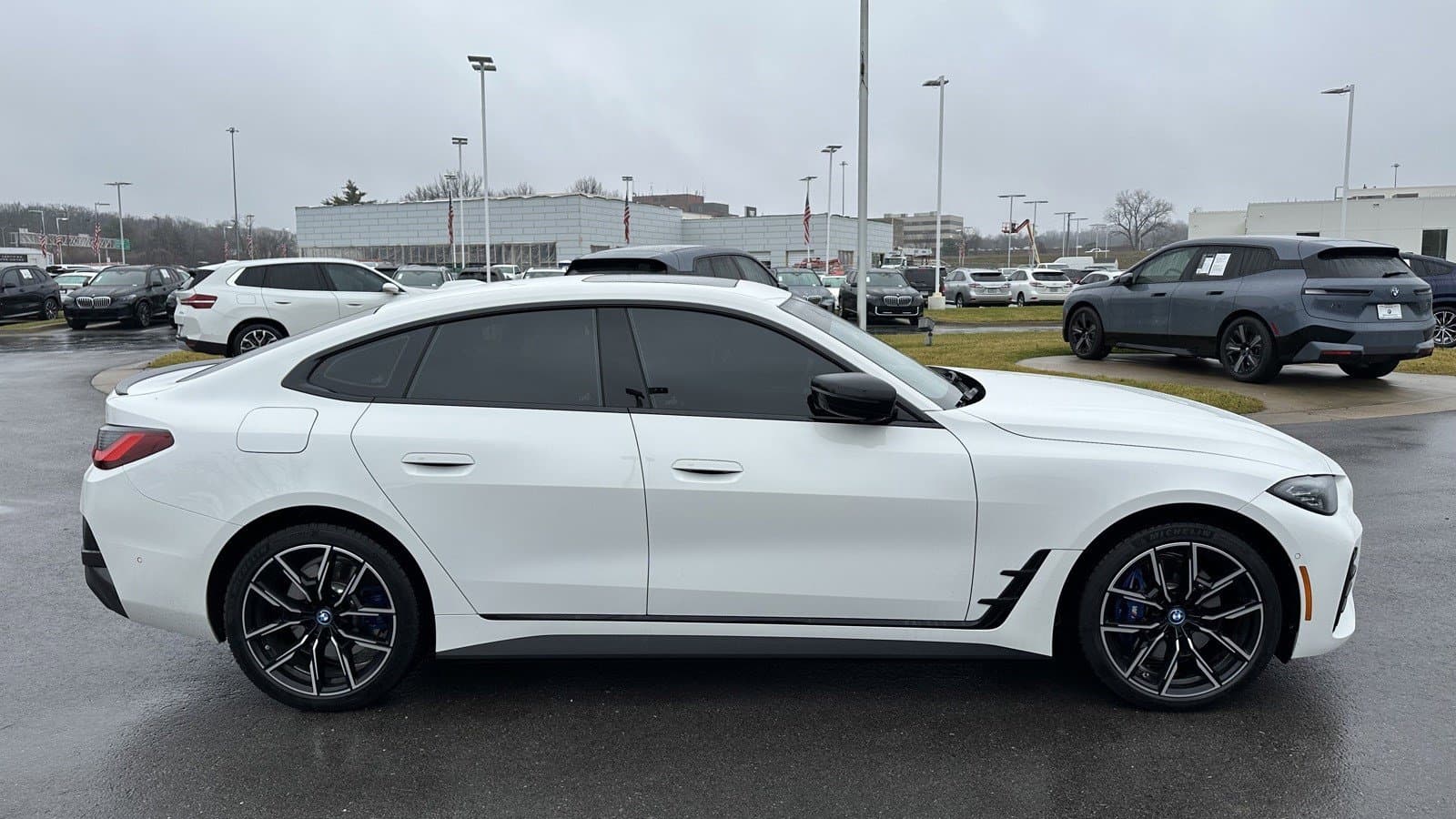 Vehicle photo 9