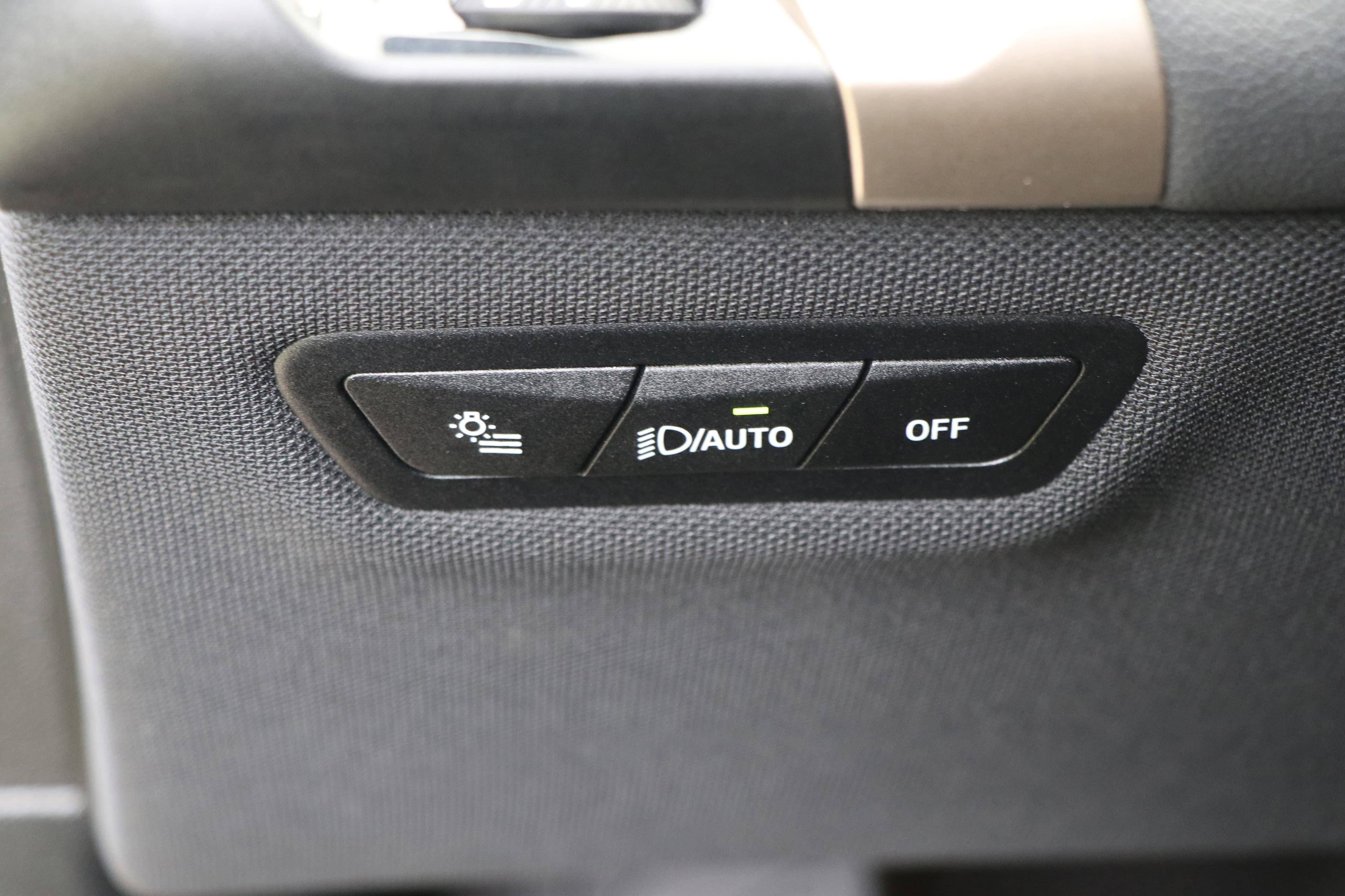 Vehicle photo 23