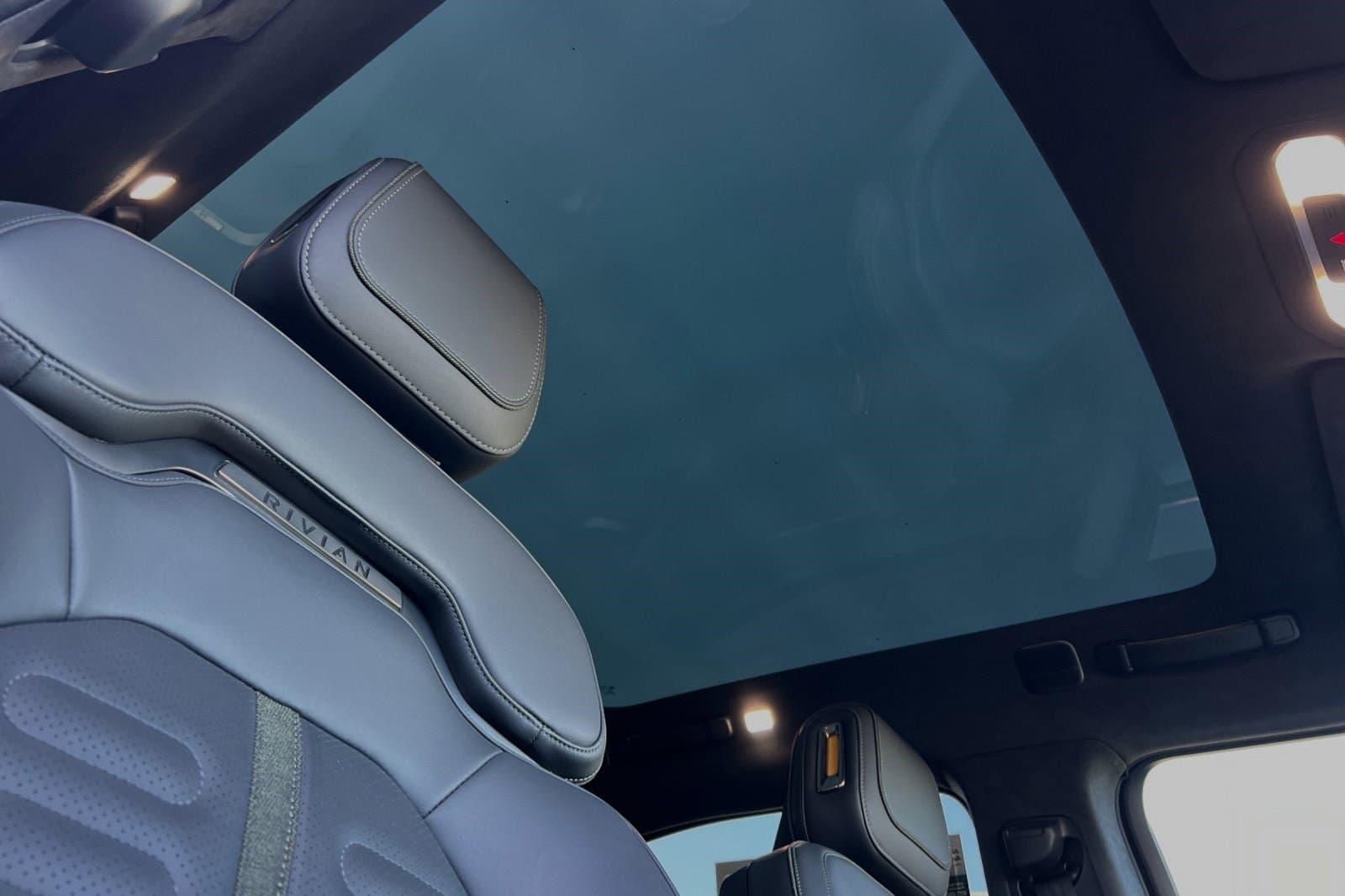 Vehicle photo 18