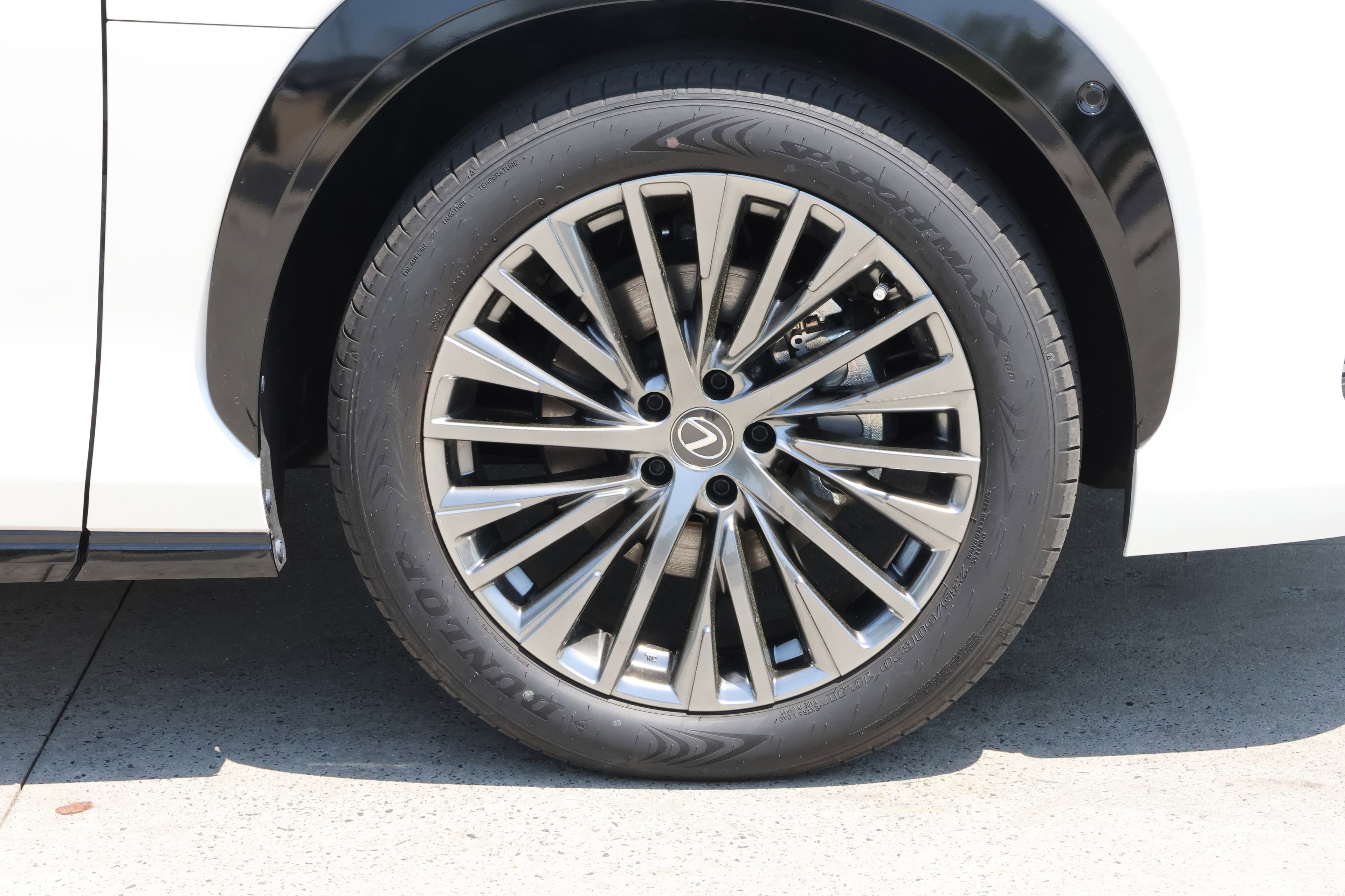 Vehicle photo 9