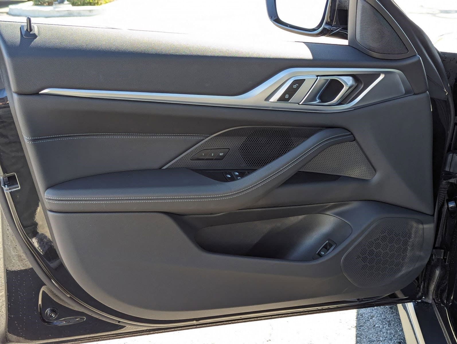 Vehicle photo 12