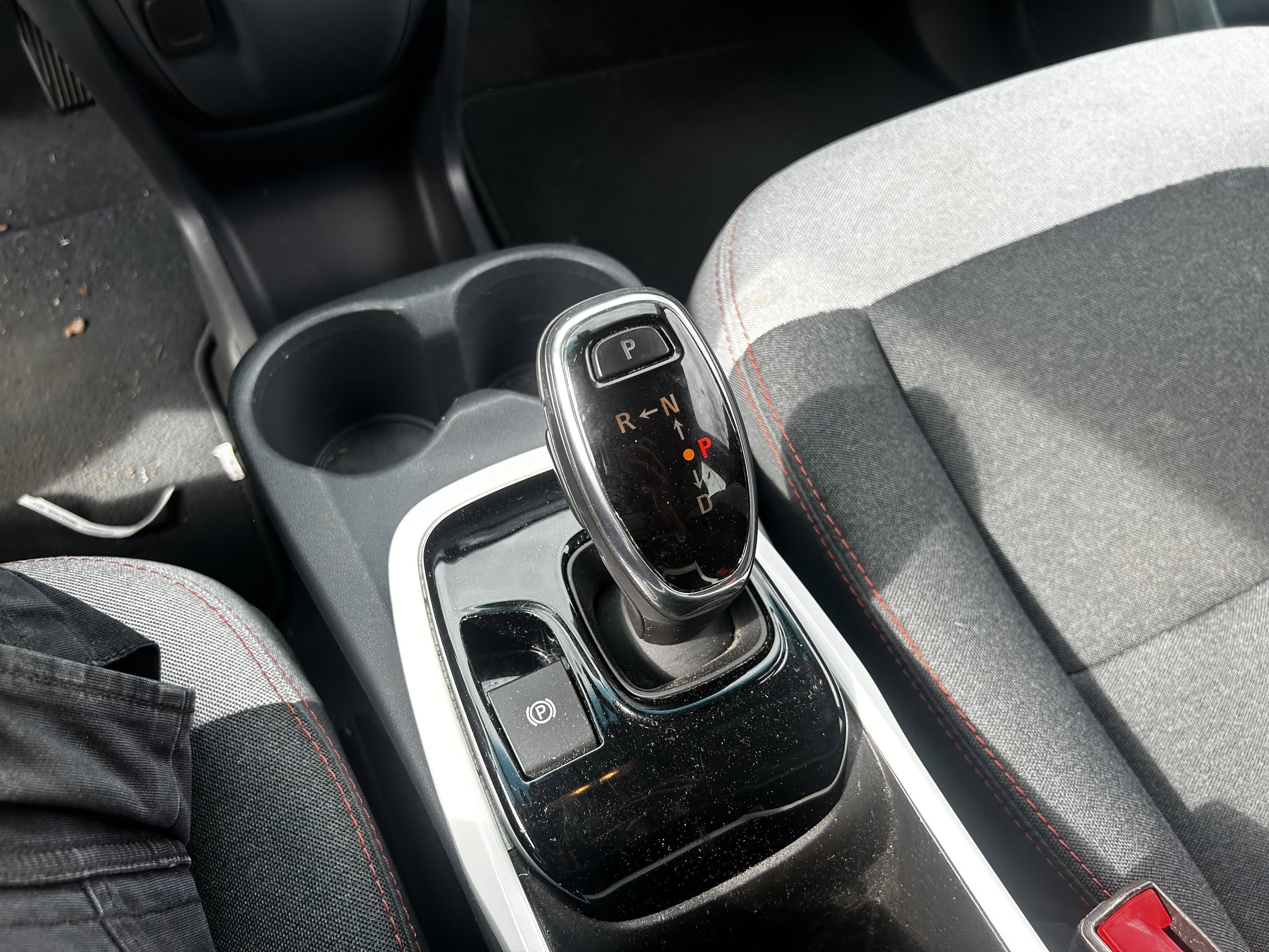 Vehicle photo 19