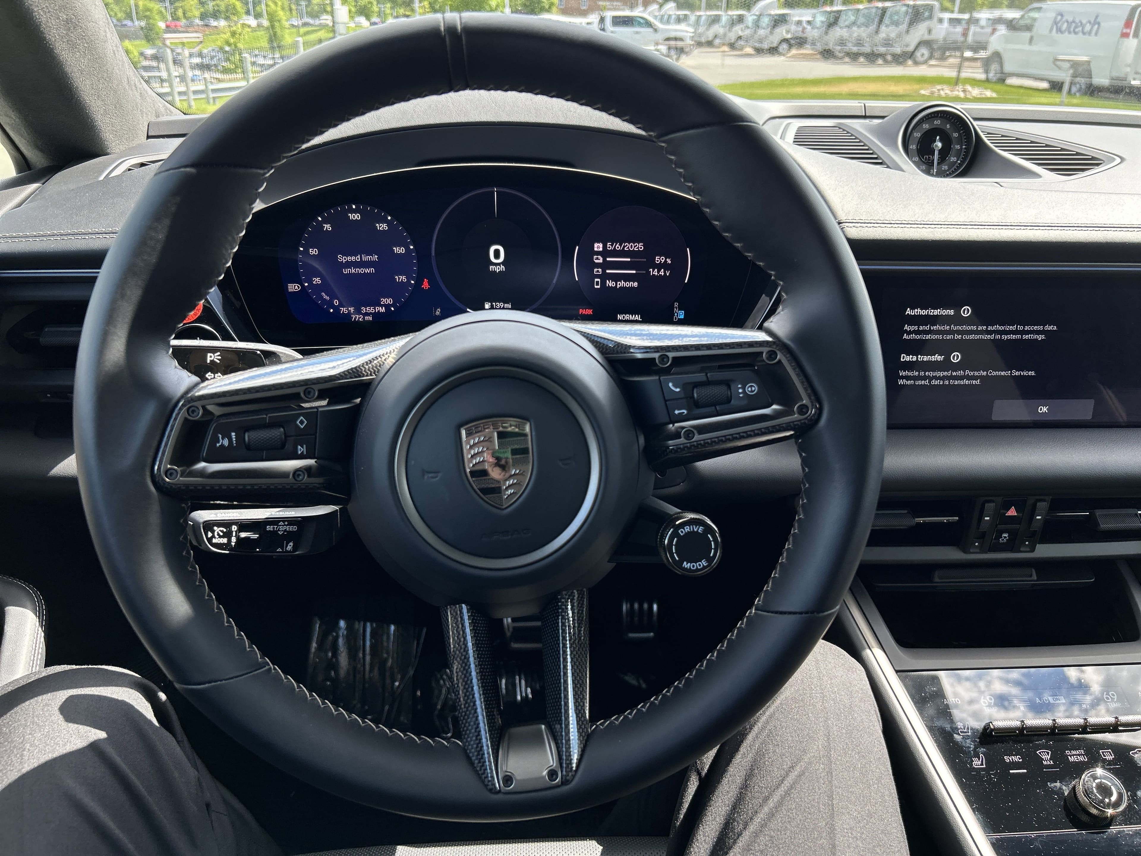 Vehicle photo 11