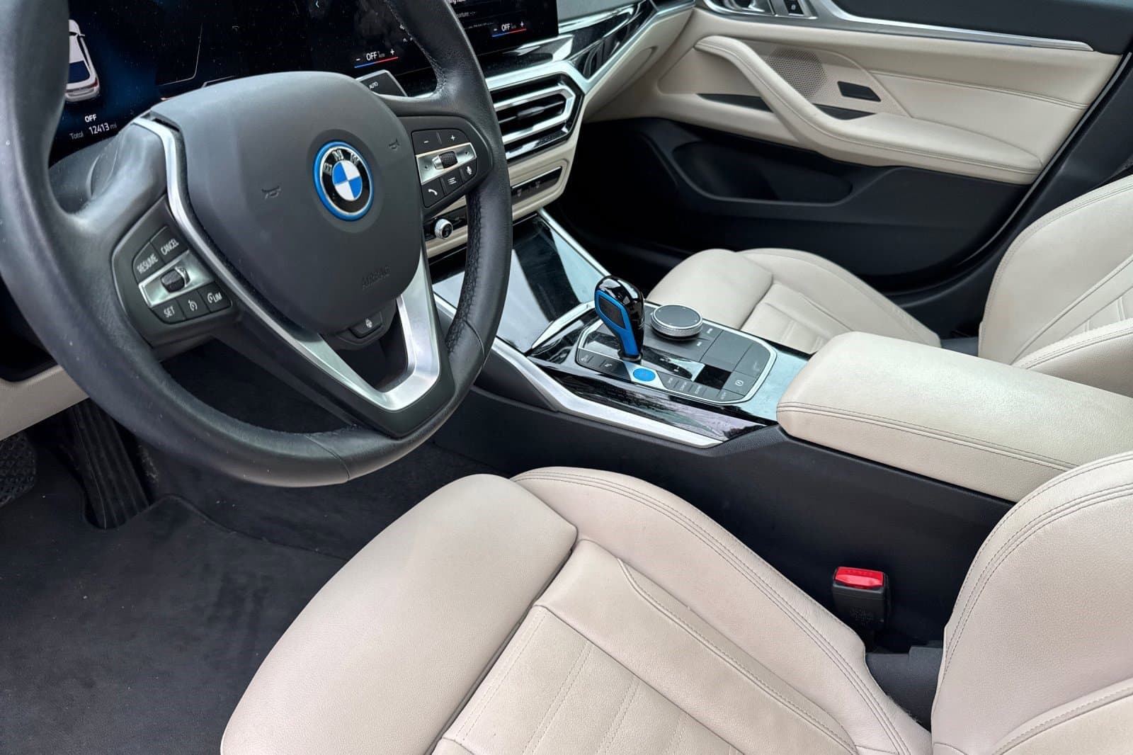 Vehicle photo 9