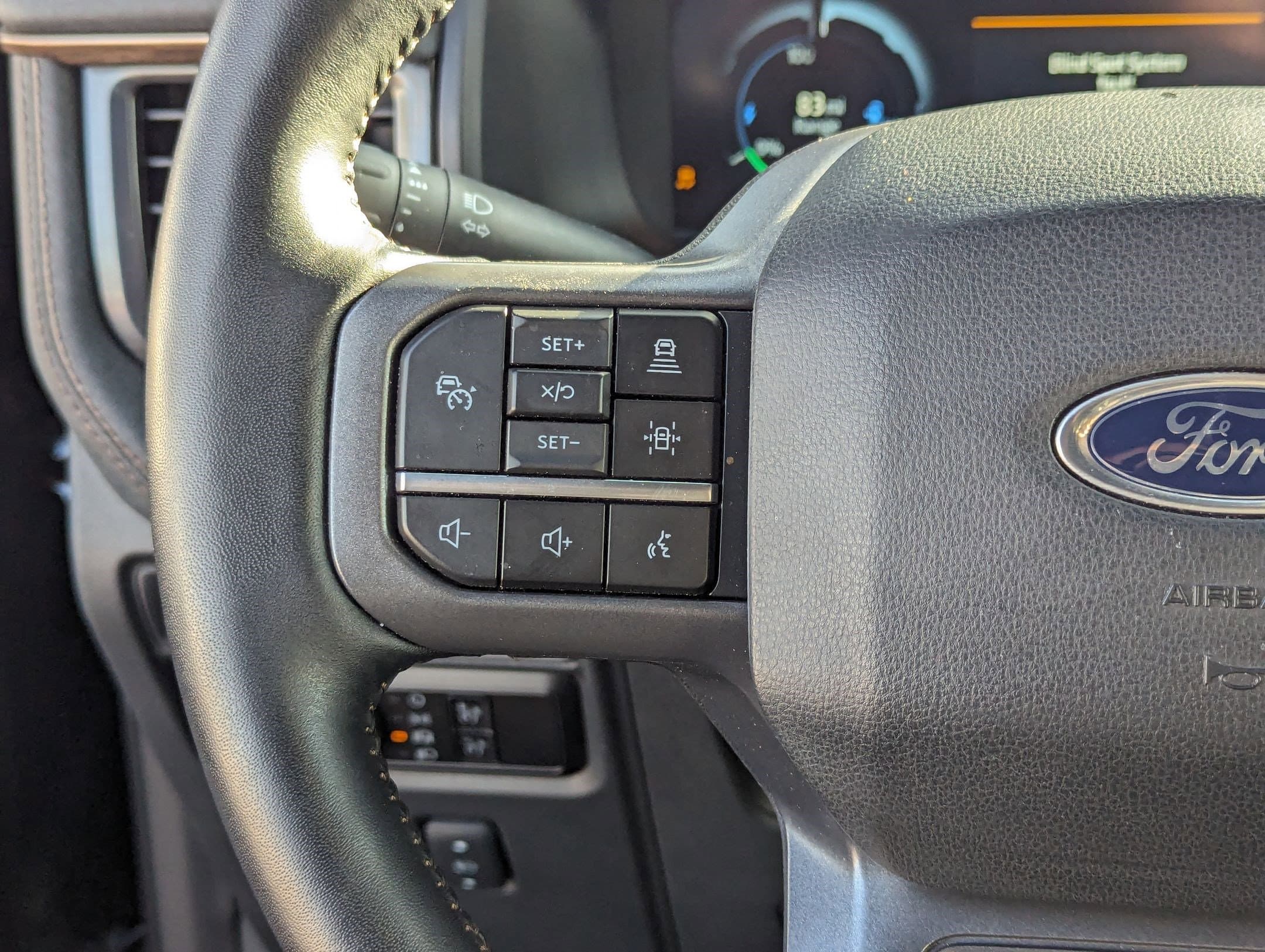Vehicle photo 17