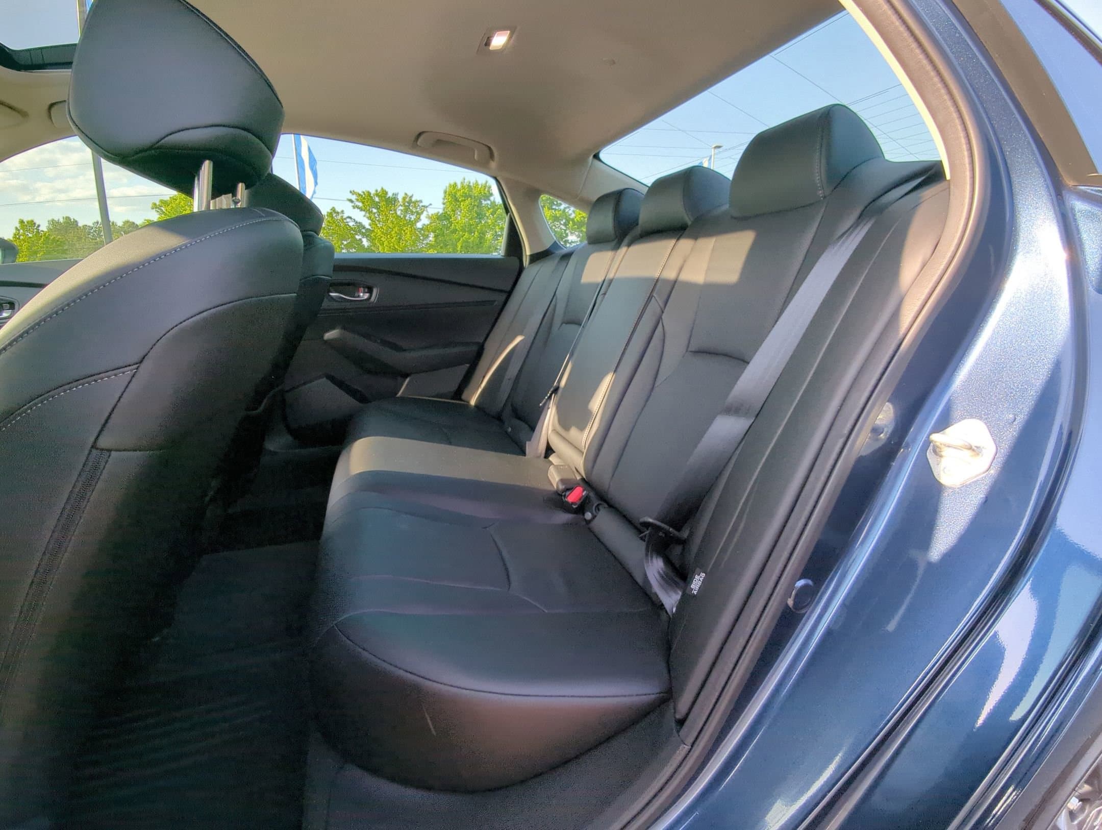 Vehicle photo 26