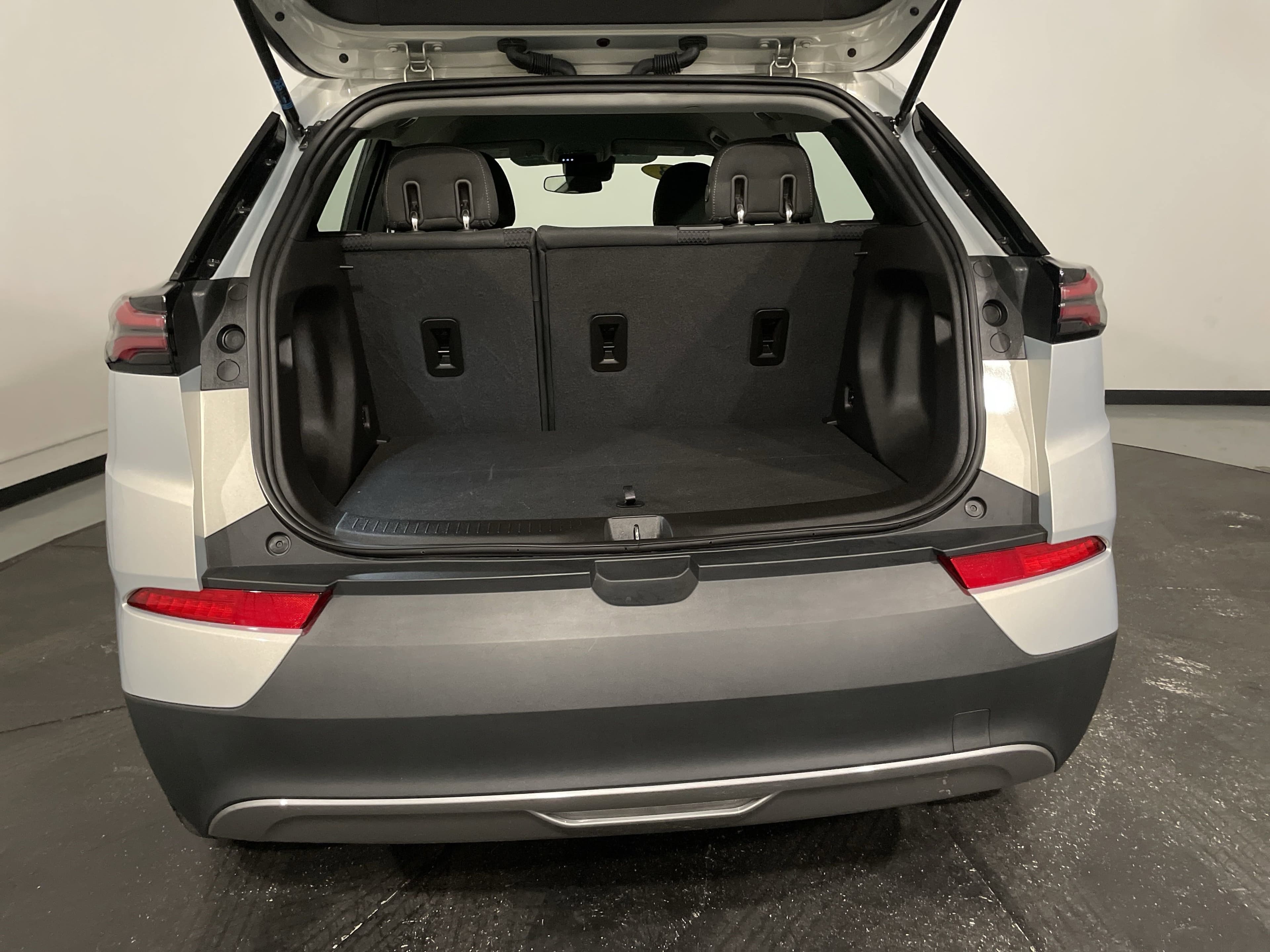 Vehicle photo 32