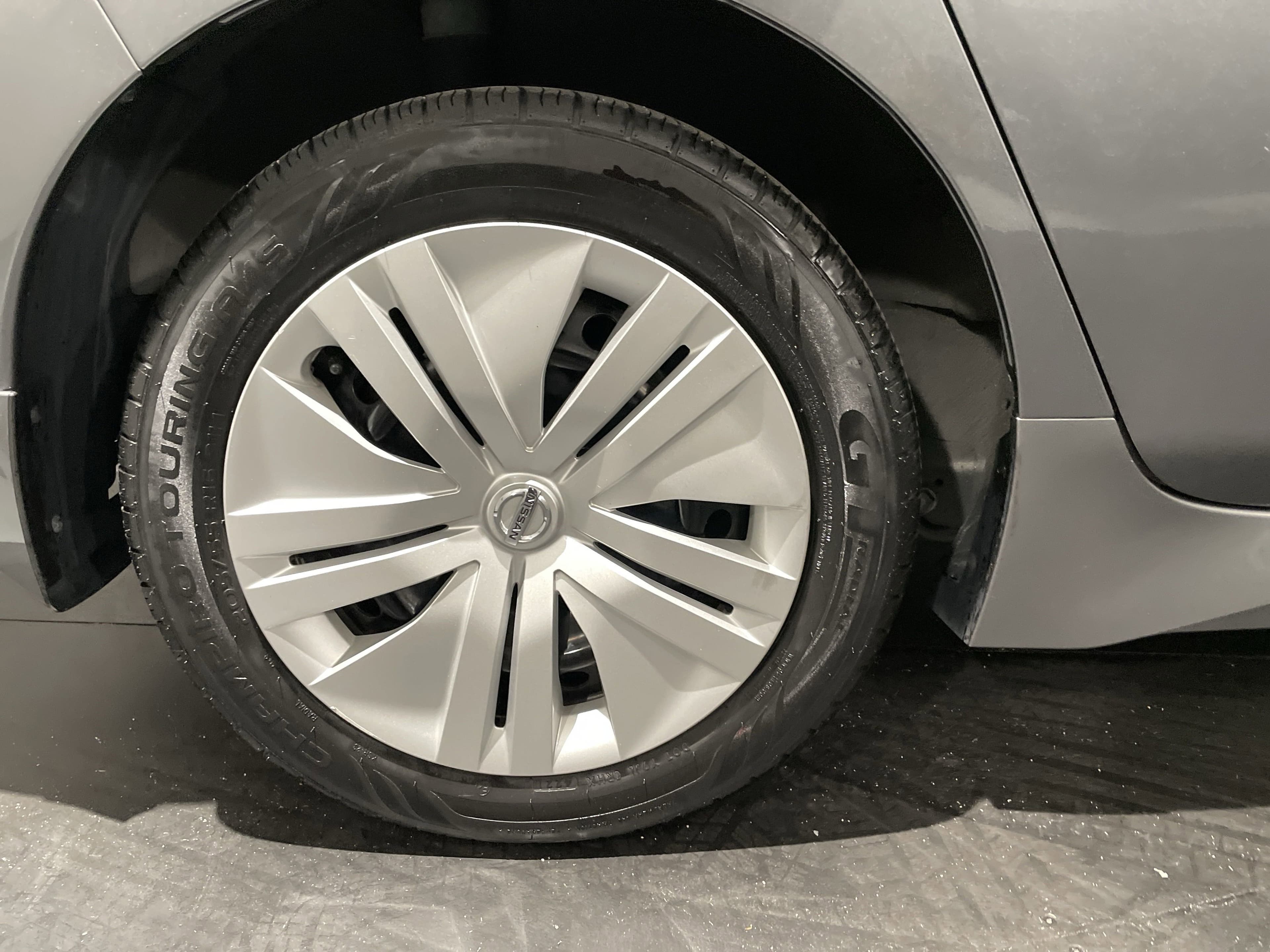 Vehicle photo 10