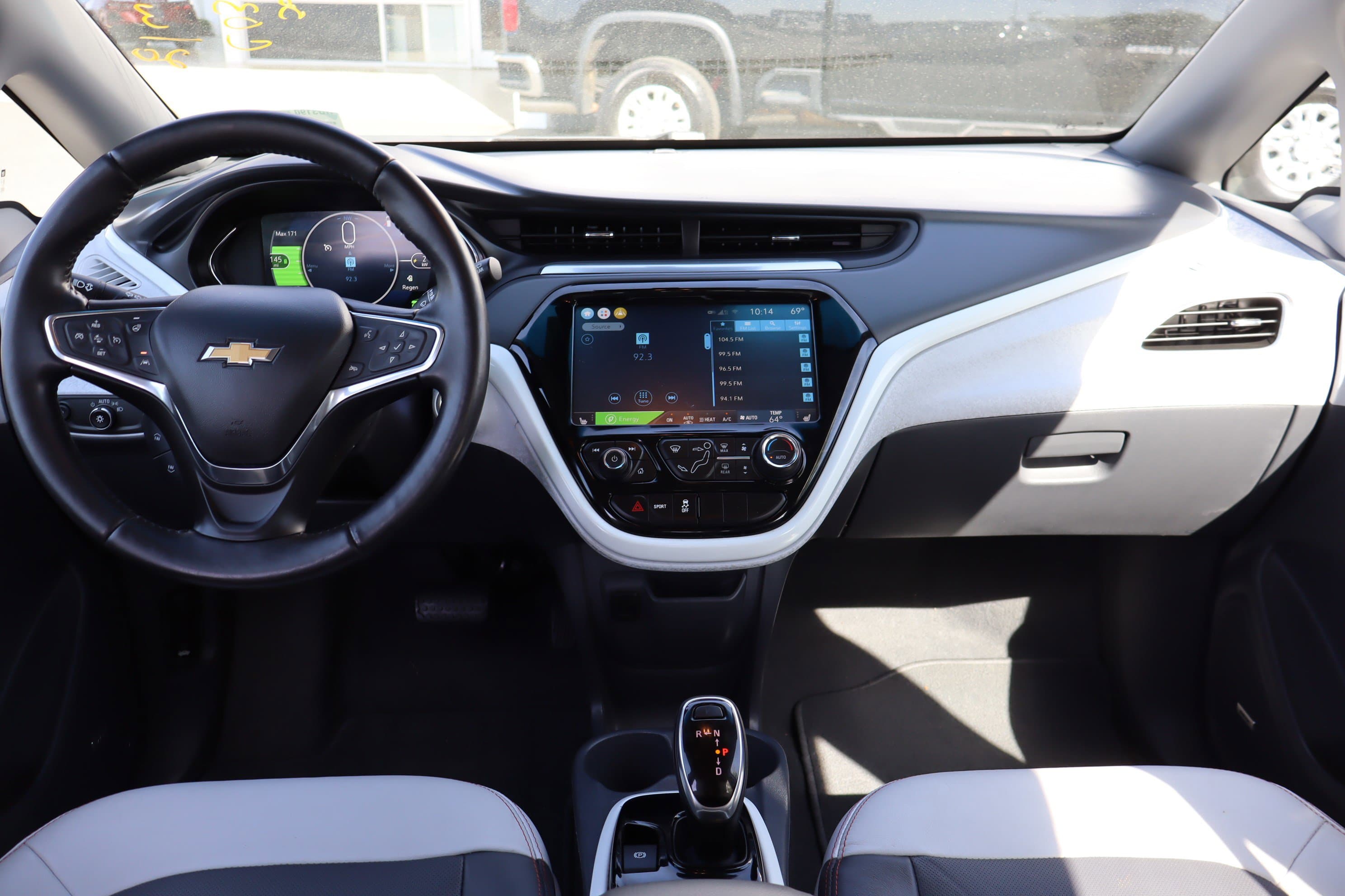 Vehicle photo 12