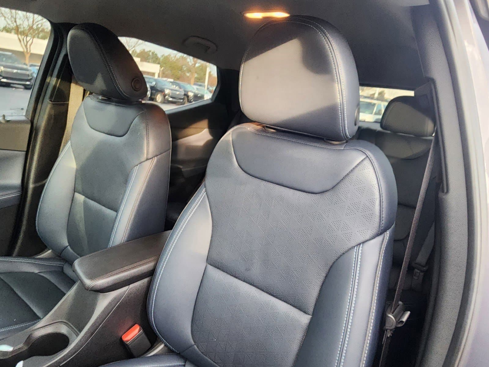 Vehicle photo 19