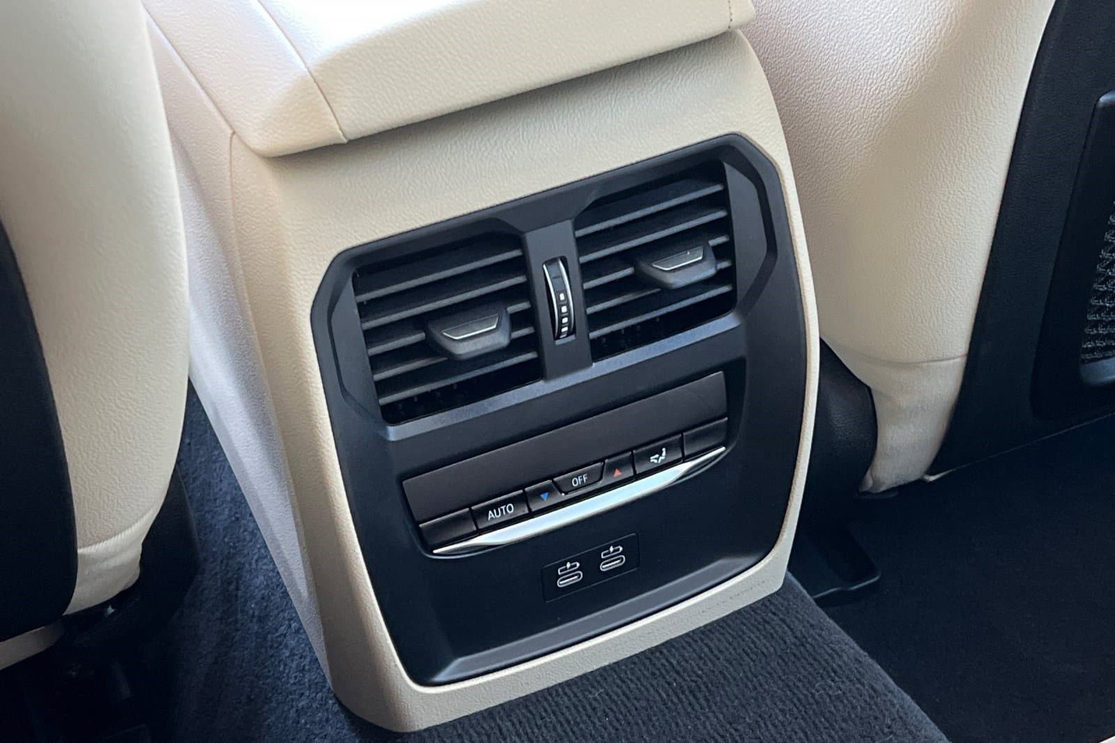 Vehicle photo 14