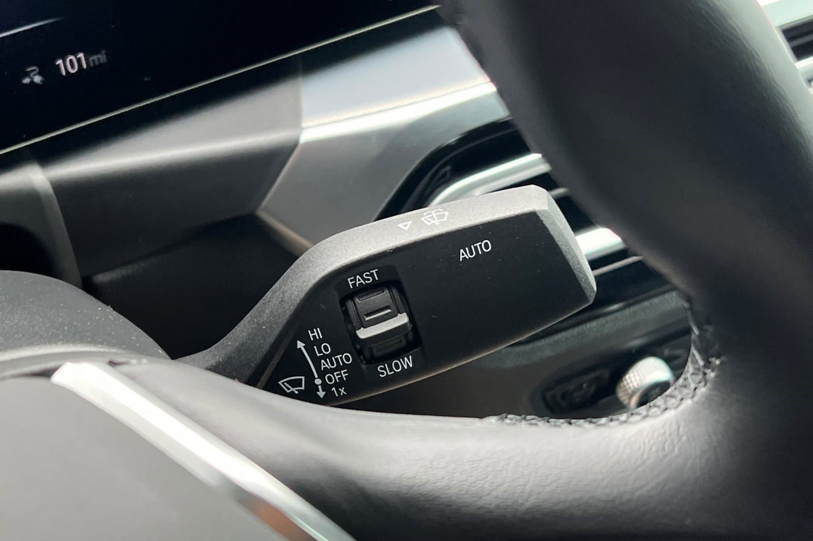 Vehicle photo 31