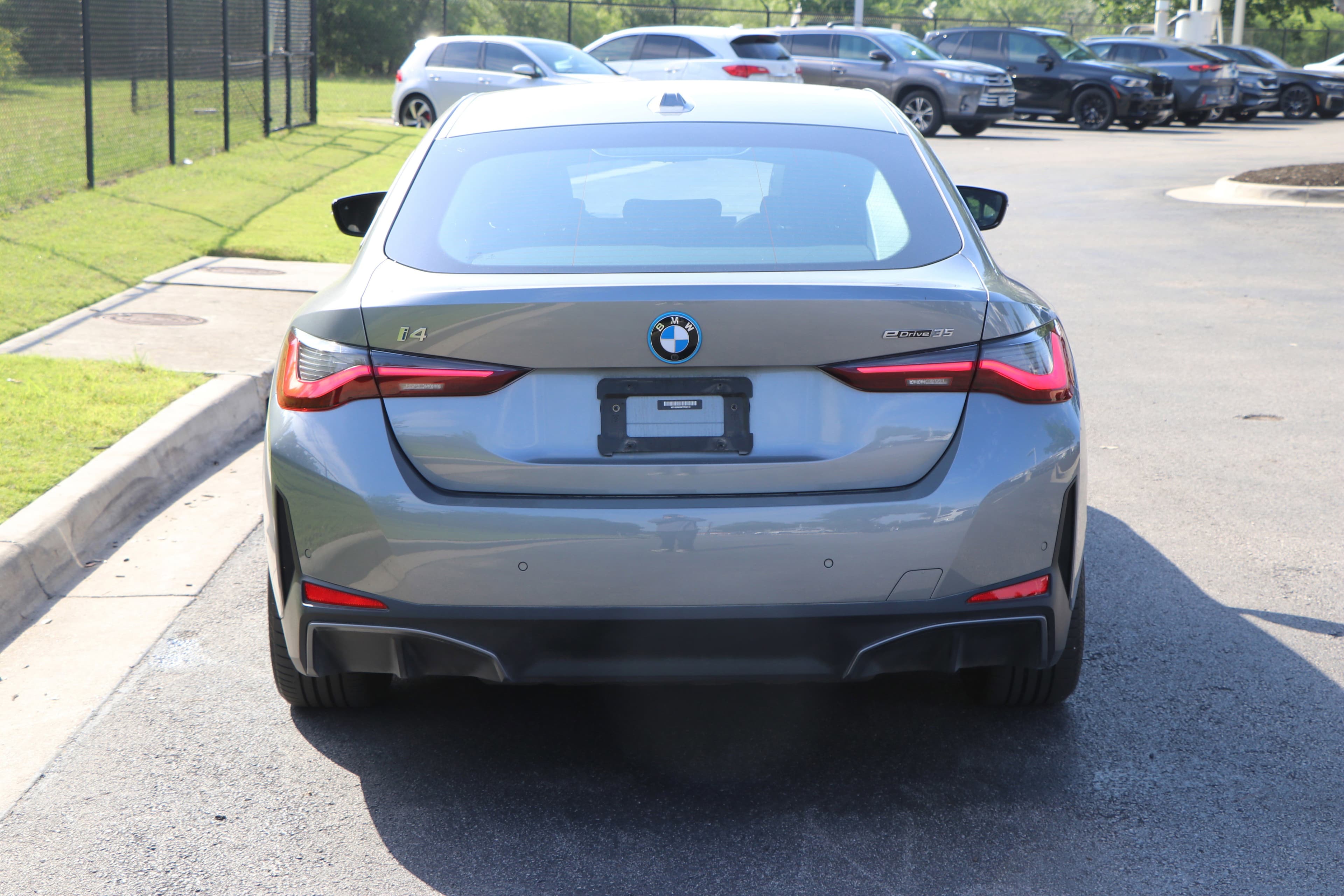 Vehicle photo 10