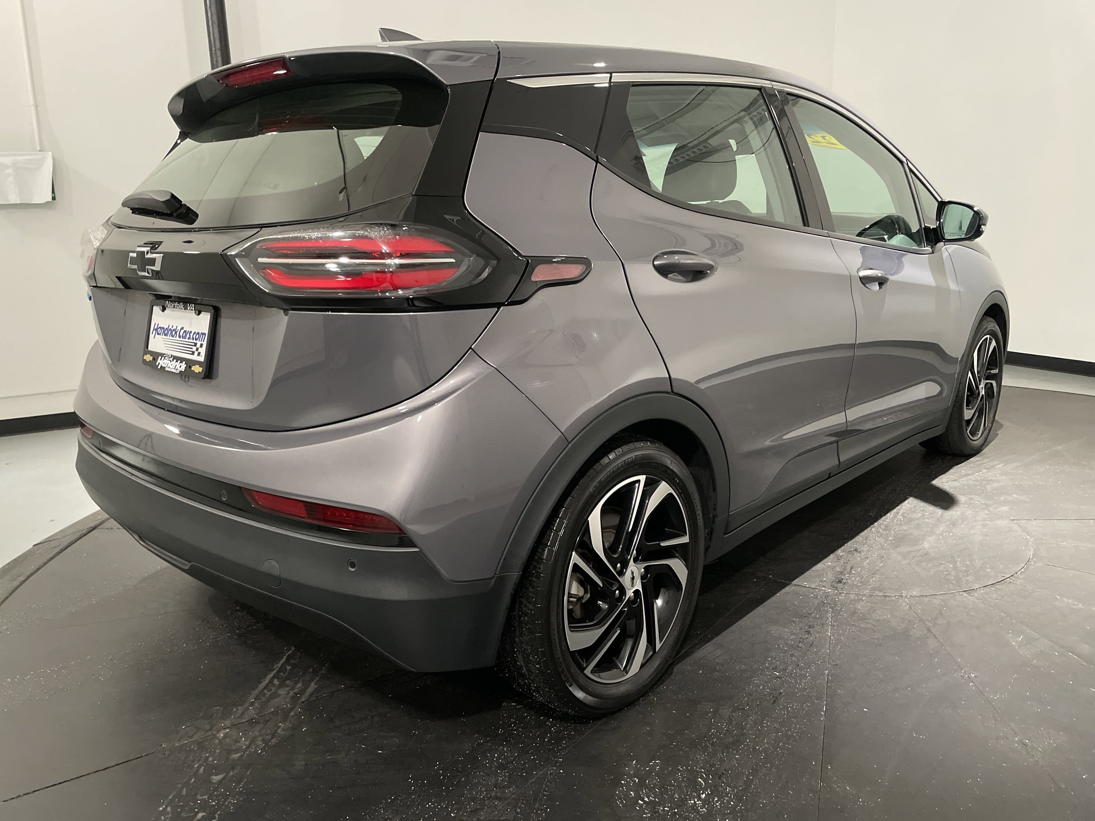 Vehicle photo 8