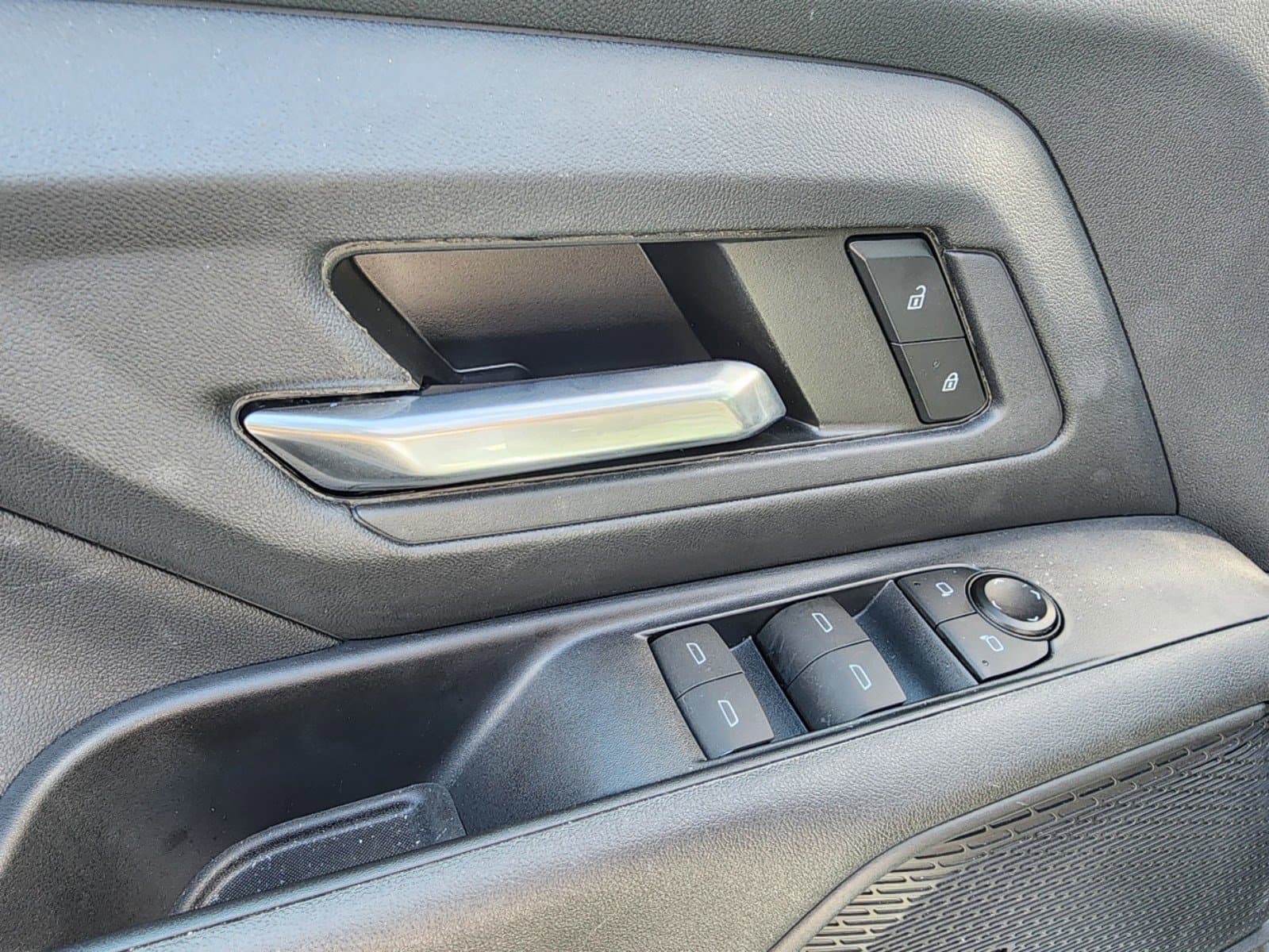 Vehicle photo 24