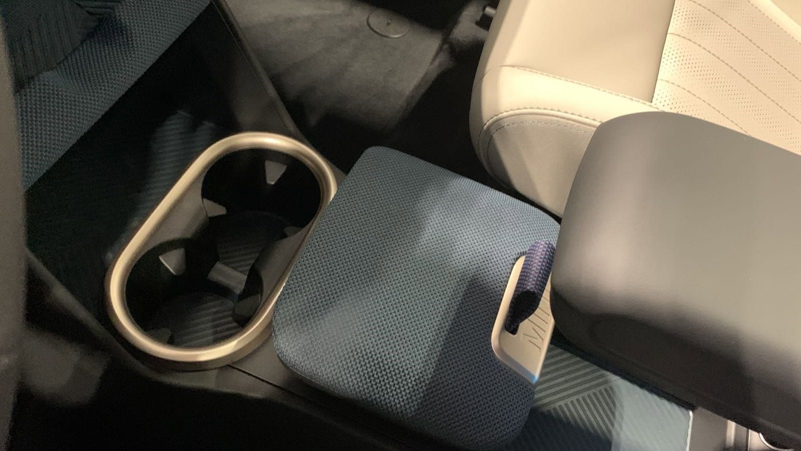 Vehicle photo 22