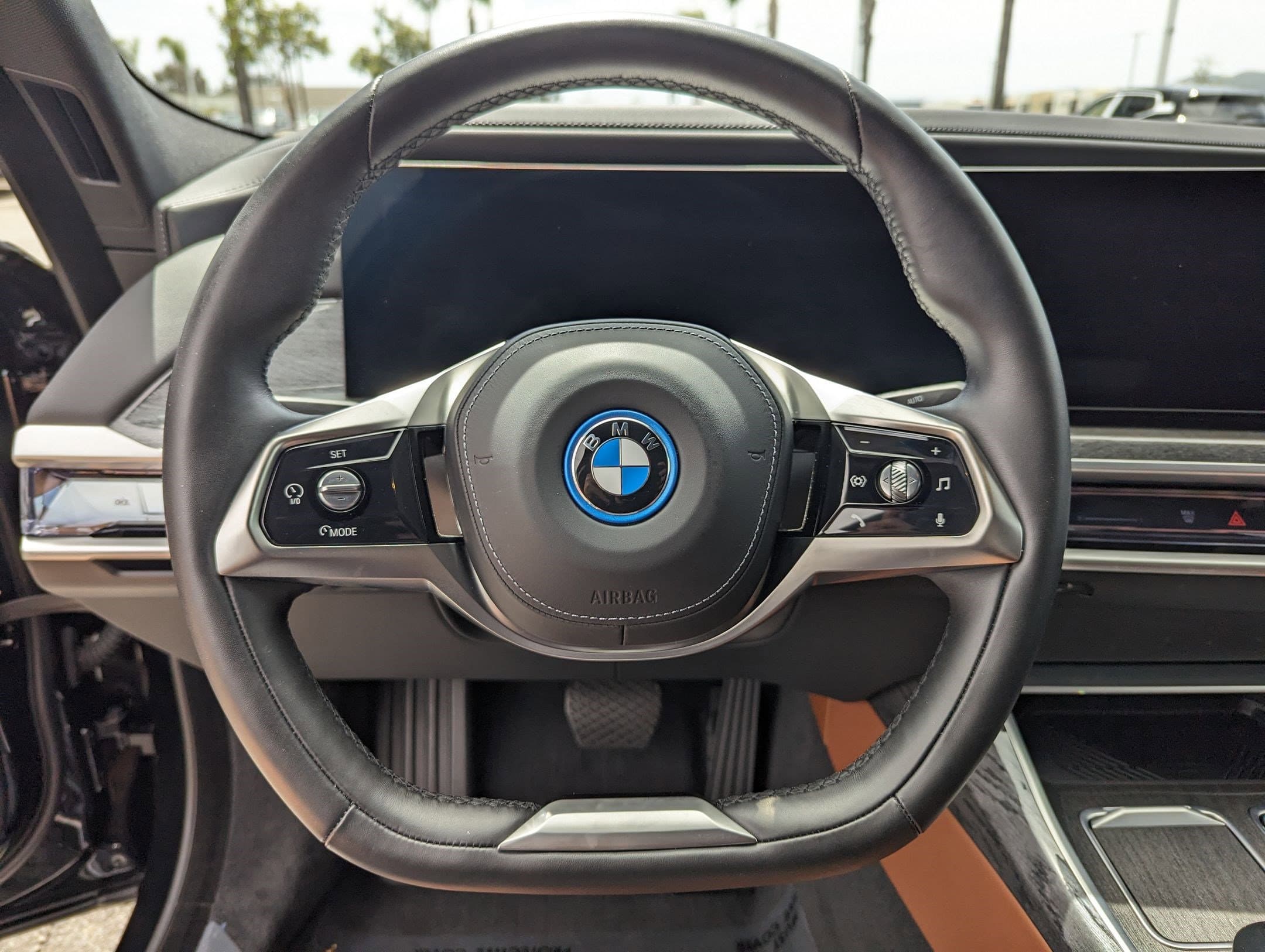 Vehicle photo 16