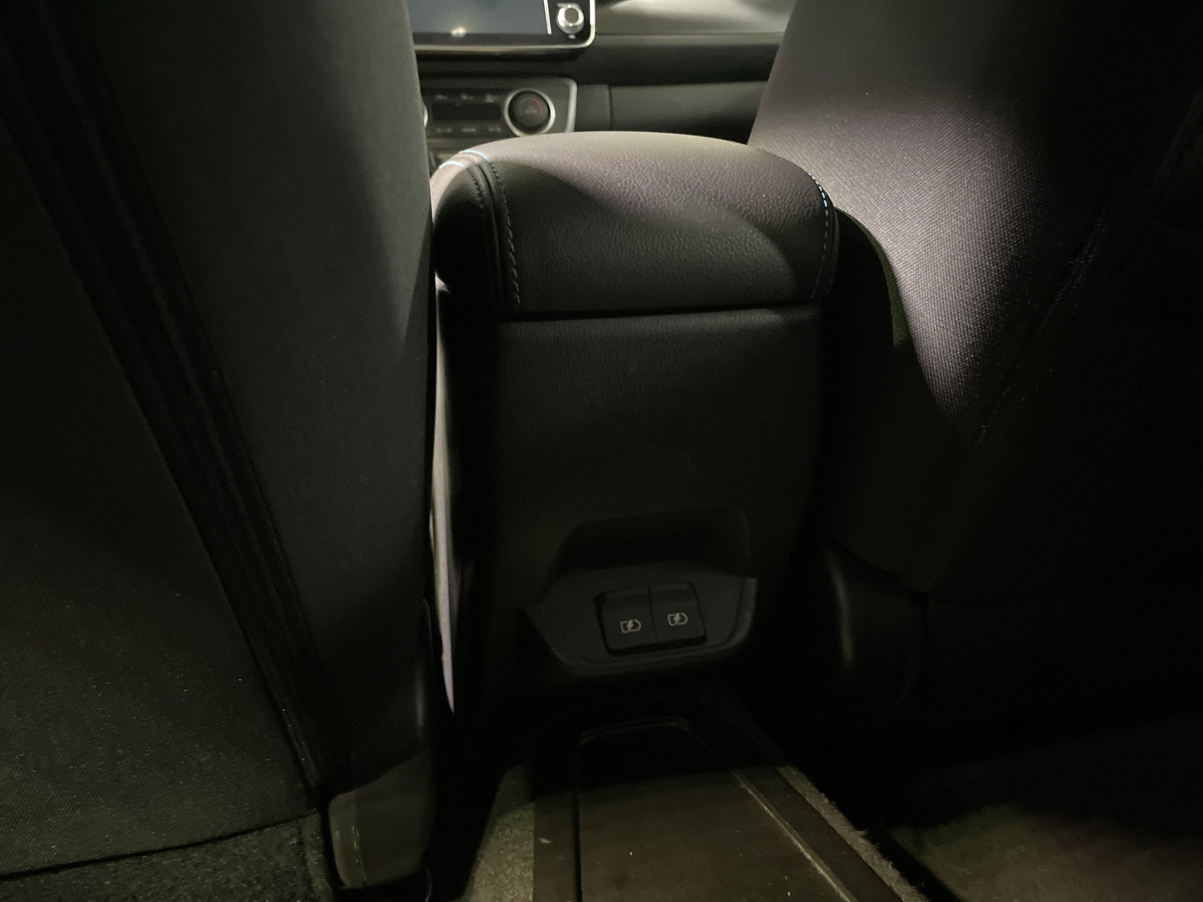 Vehicle photo 29