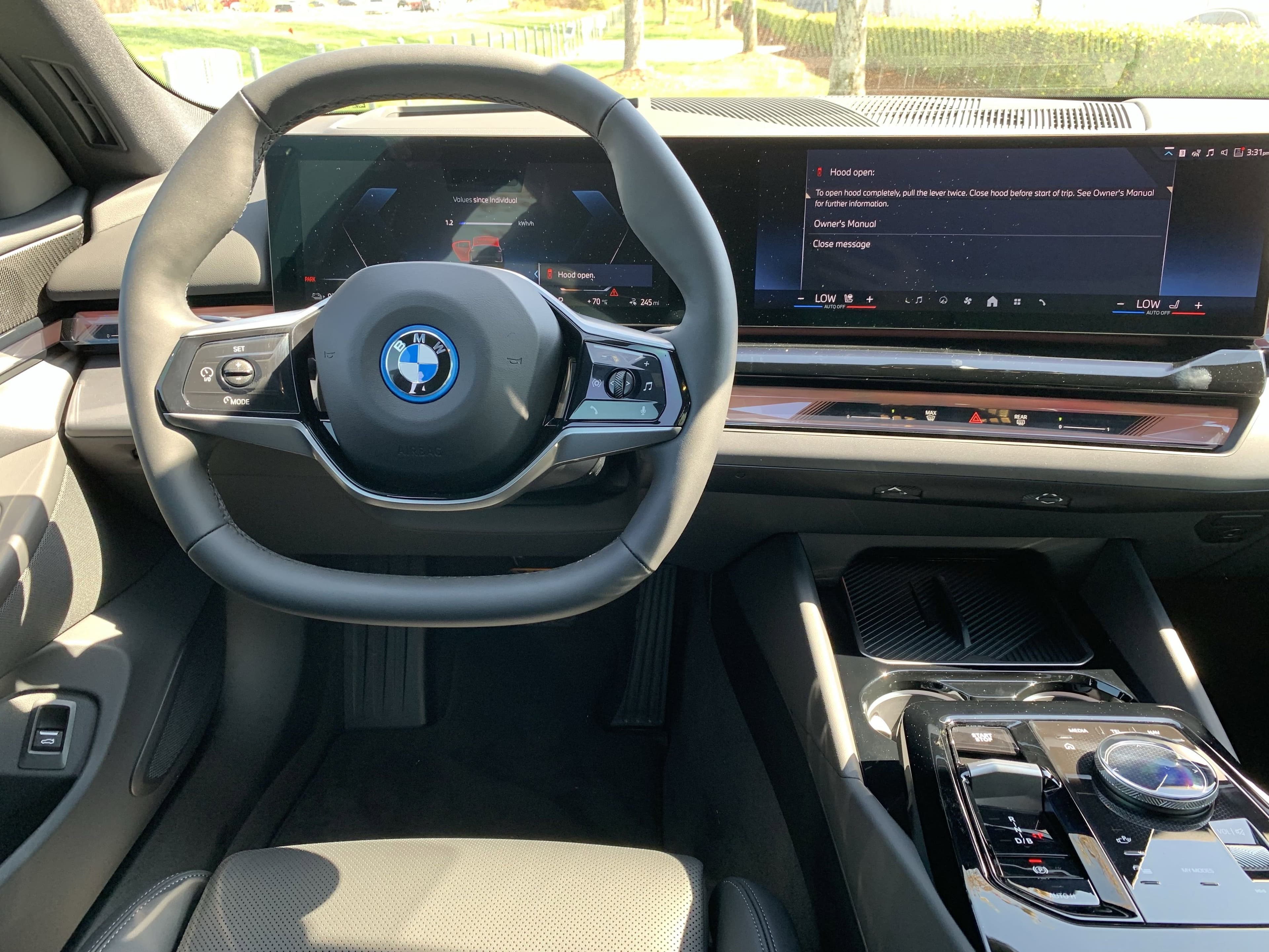 Vehicle photo 17
