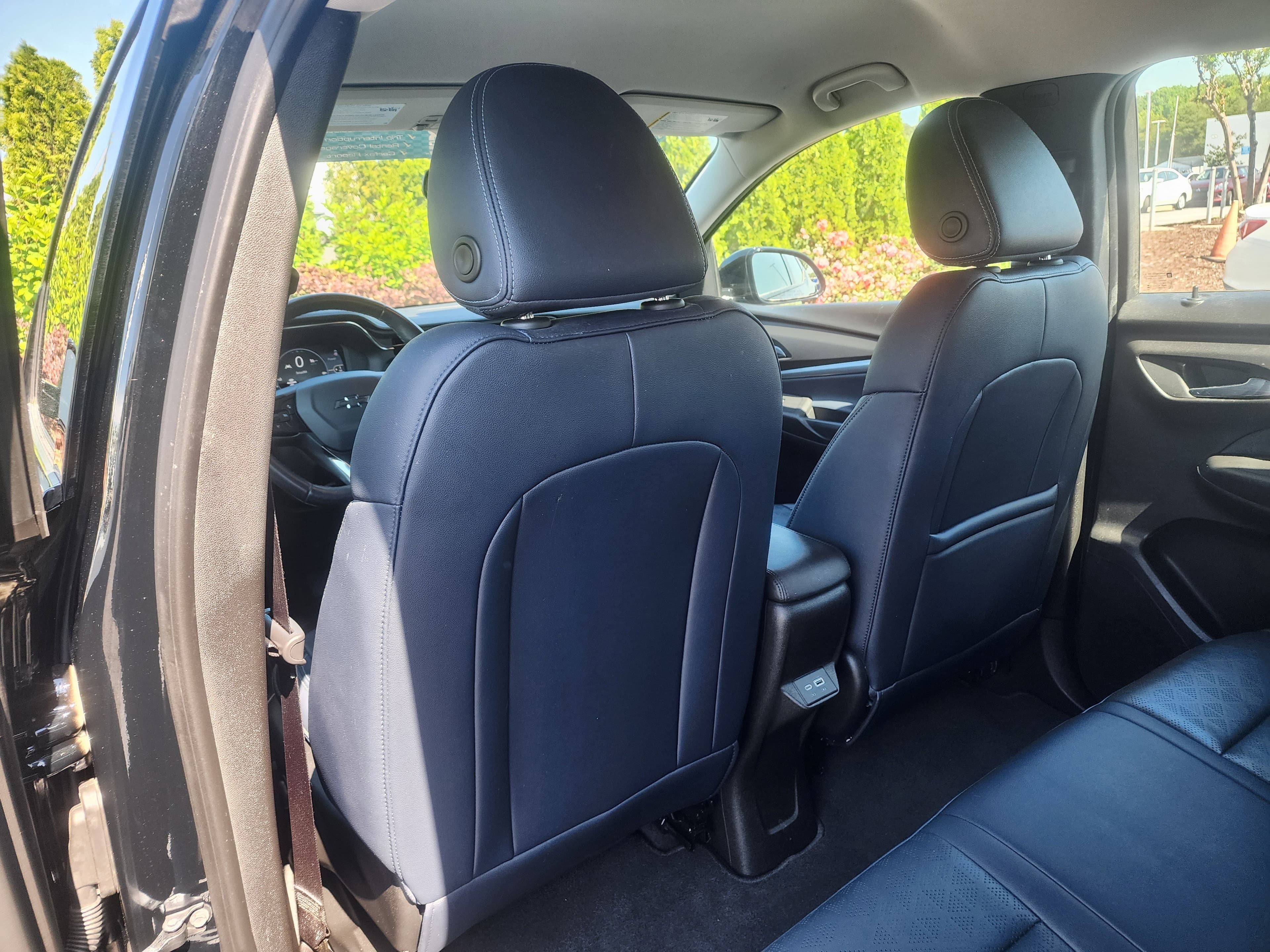 Vehicle photo 13