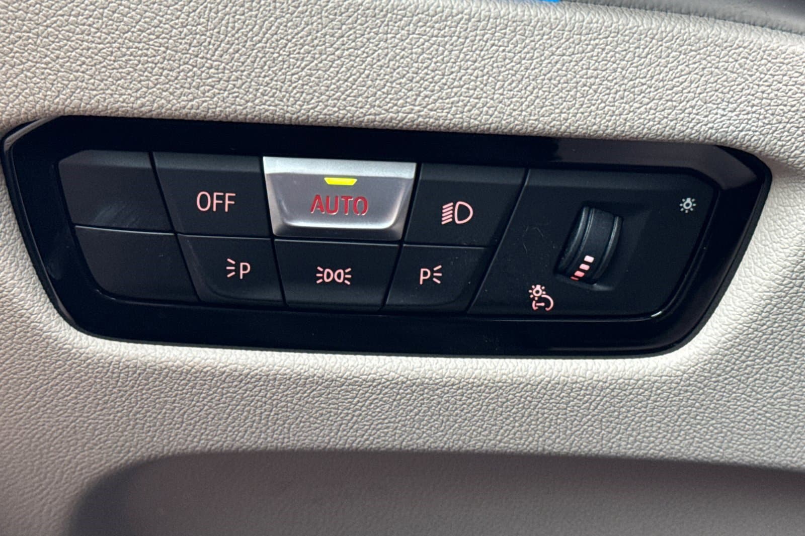 Vehicle photo 33