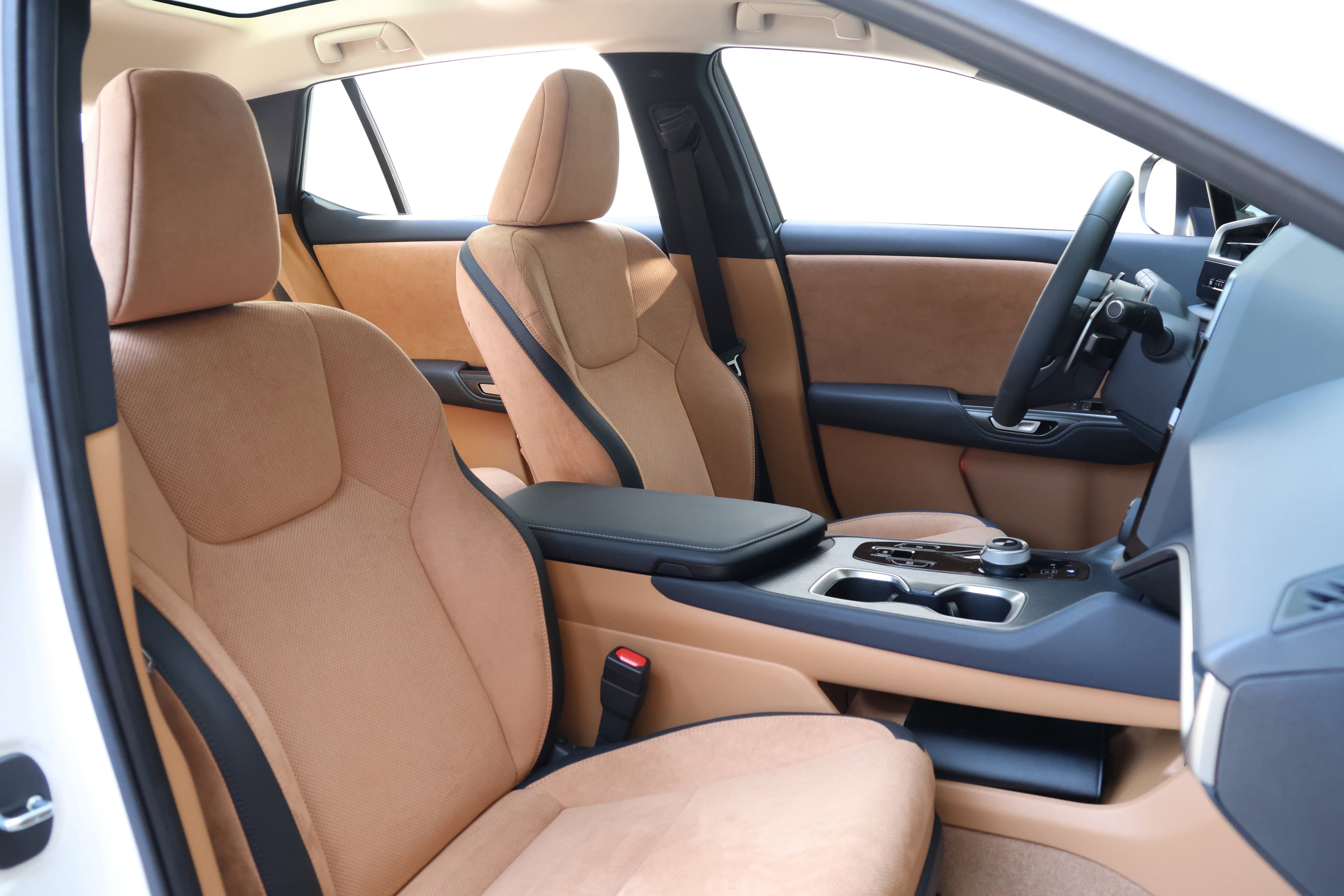 Vehicle photo 34