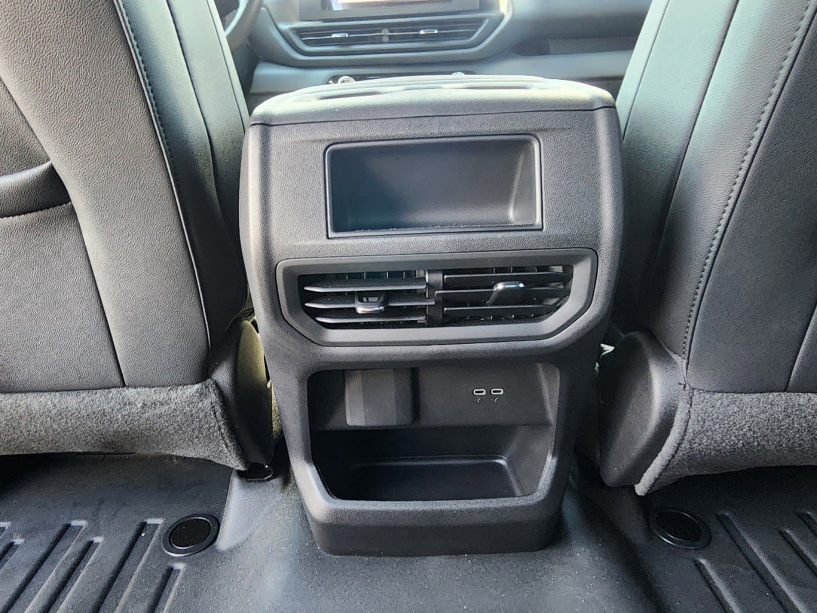 Vehicle photo 17