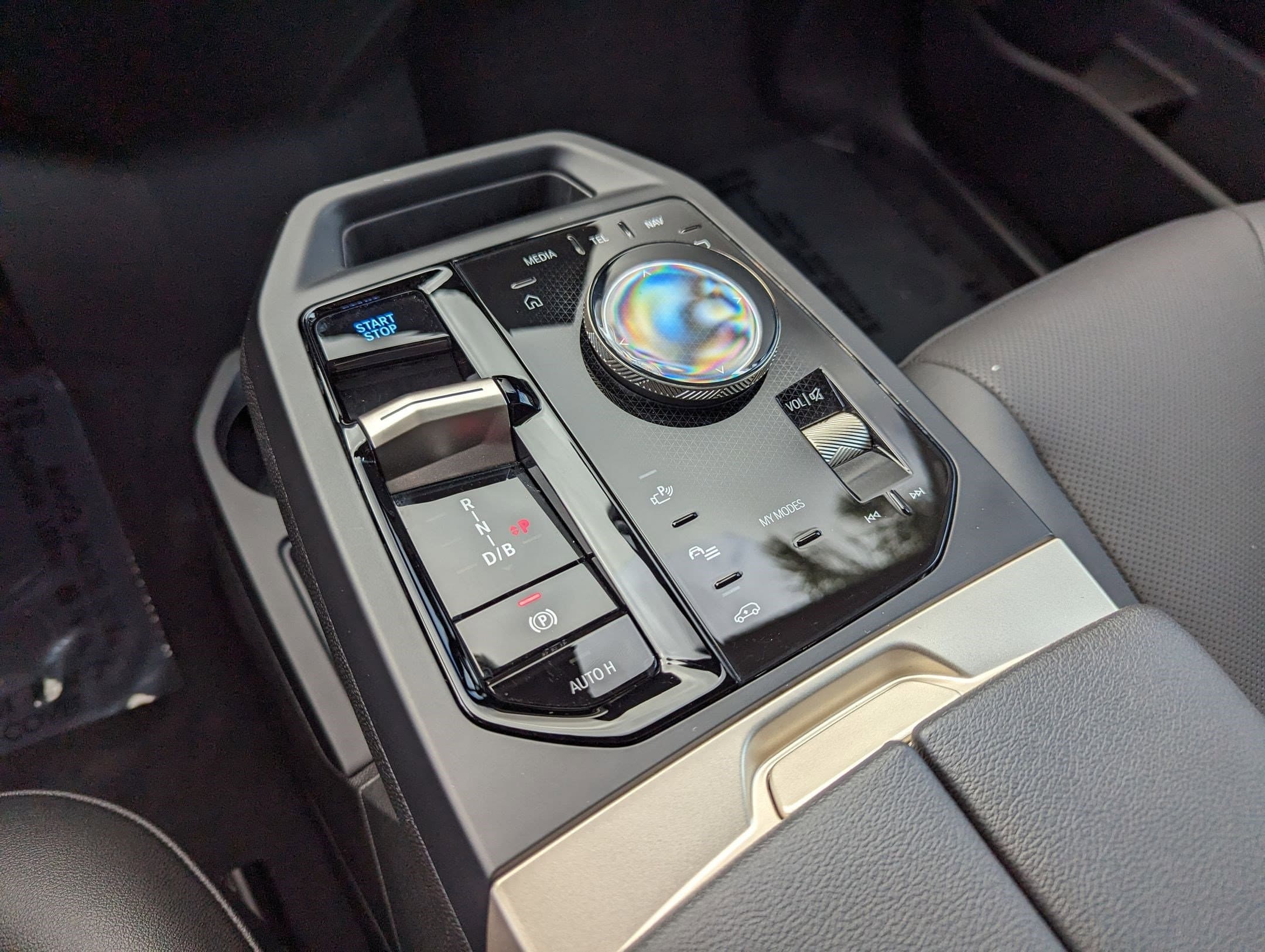 Vehicle photo 25