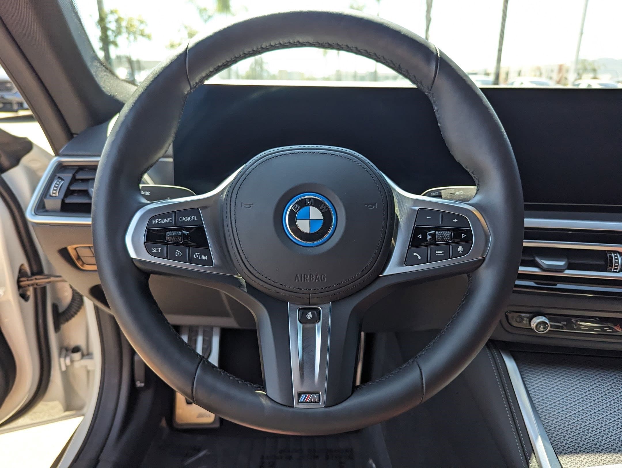 Vehicle photo 16
